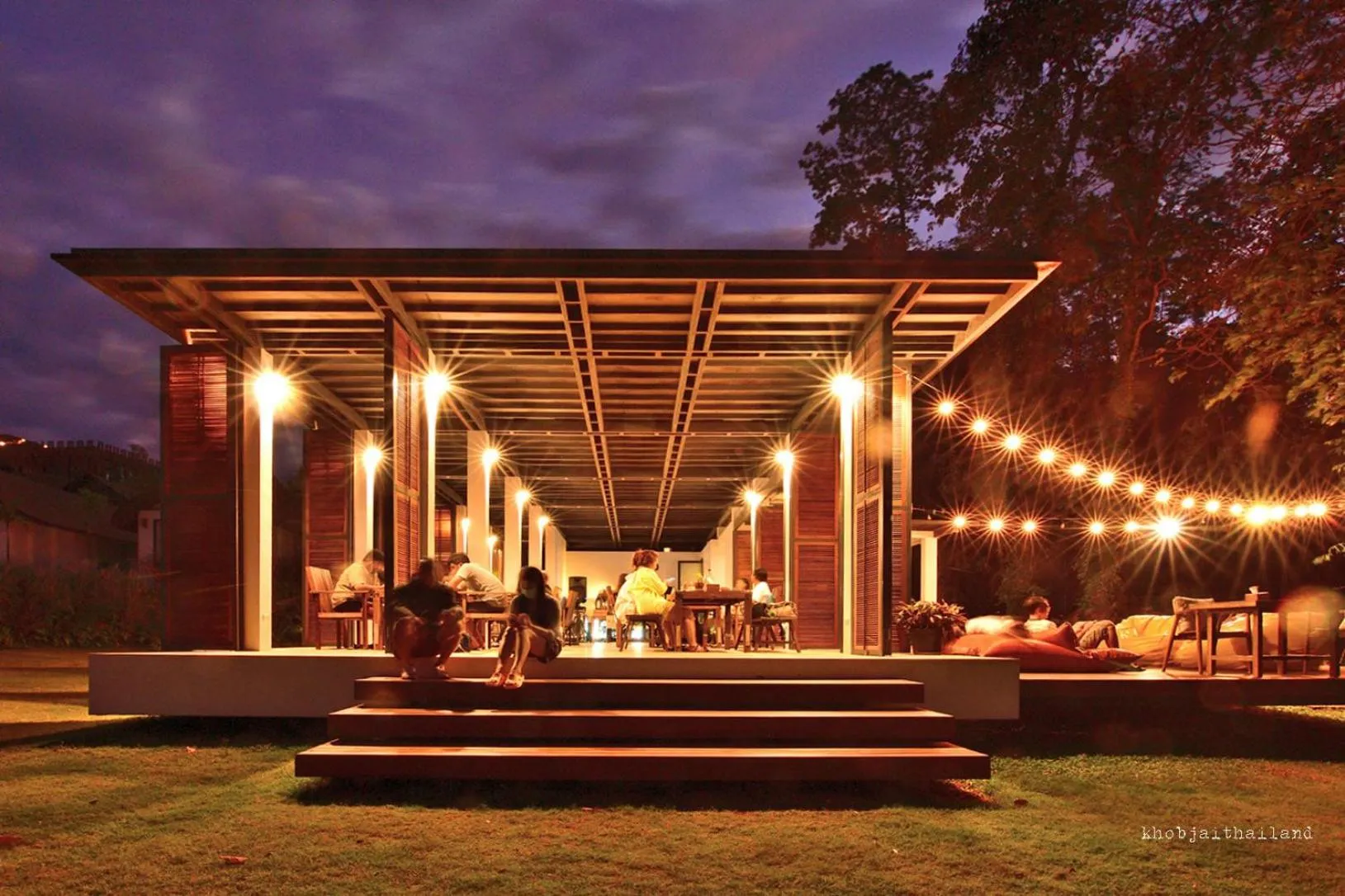 Restaurant/places to eat in Little Moon Villa