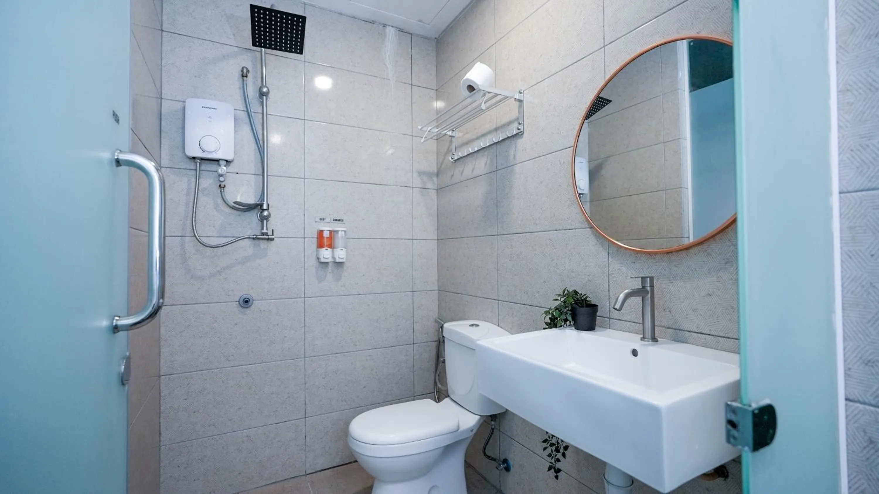 Shower in East Riverine Boutique Hotel