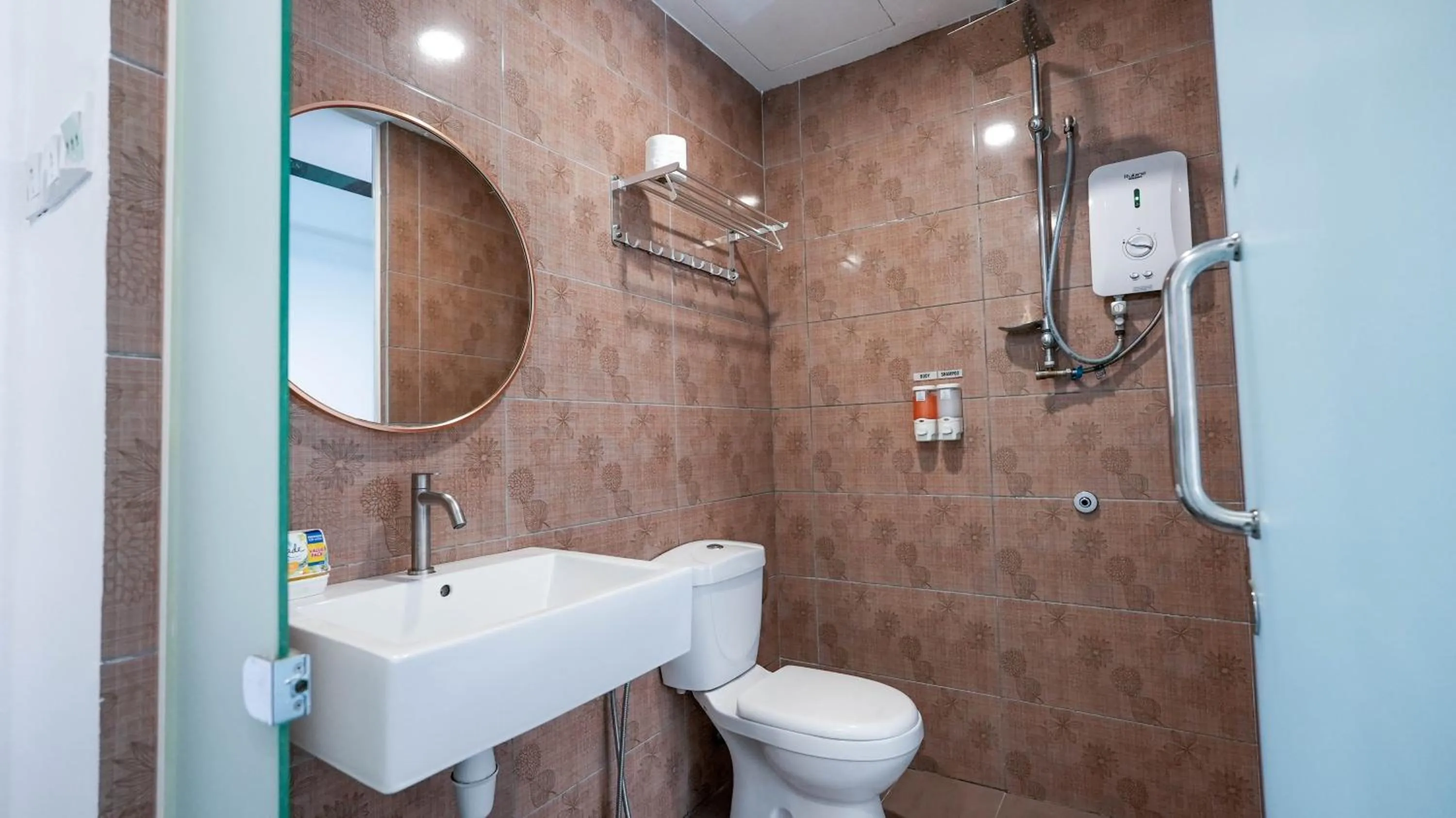 Shower in East Riverine Boutique Hotel