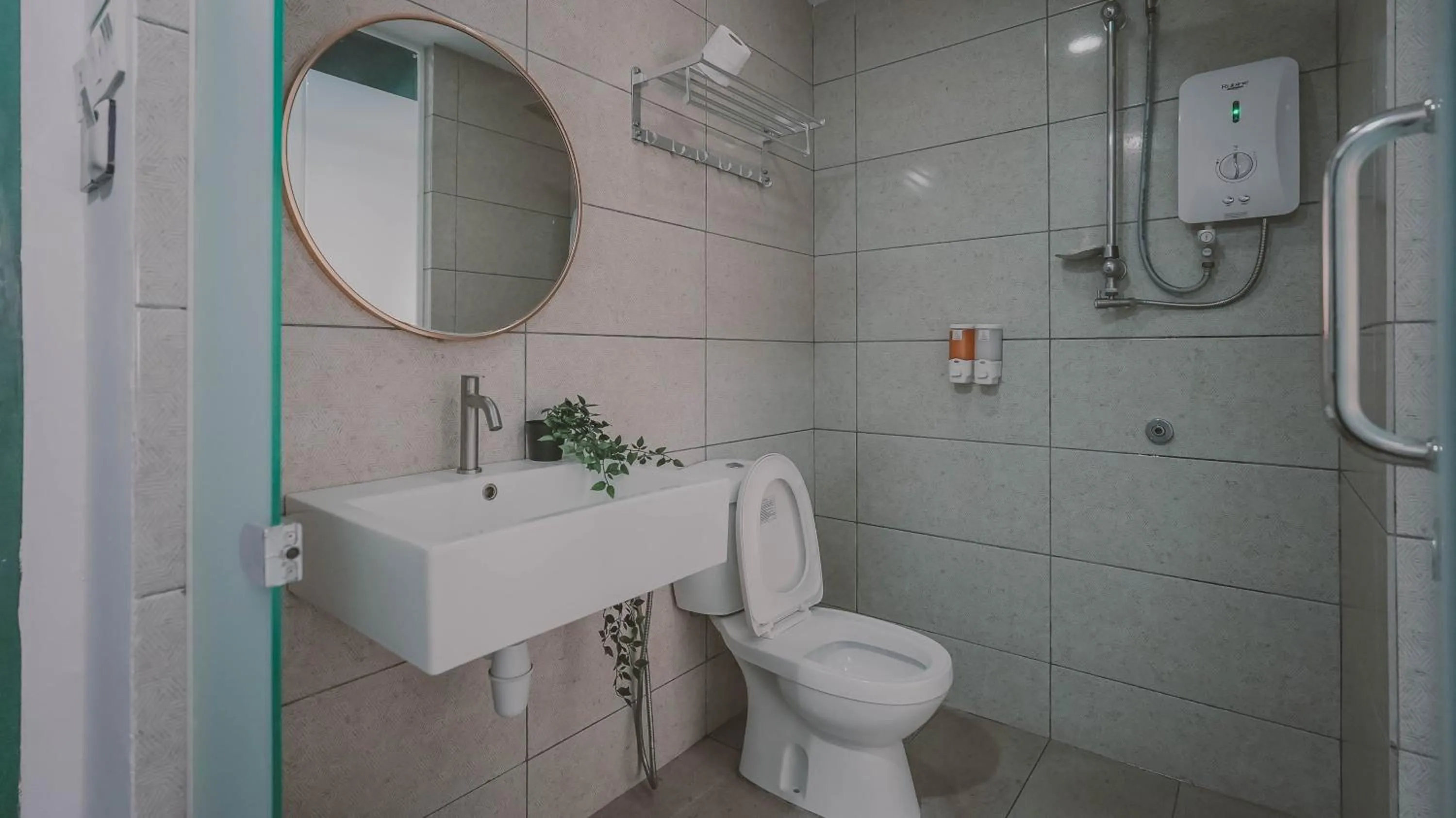 Shower in East Riverine Boutique Hotel