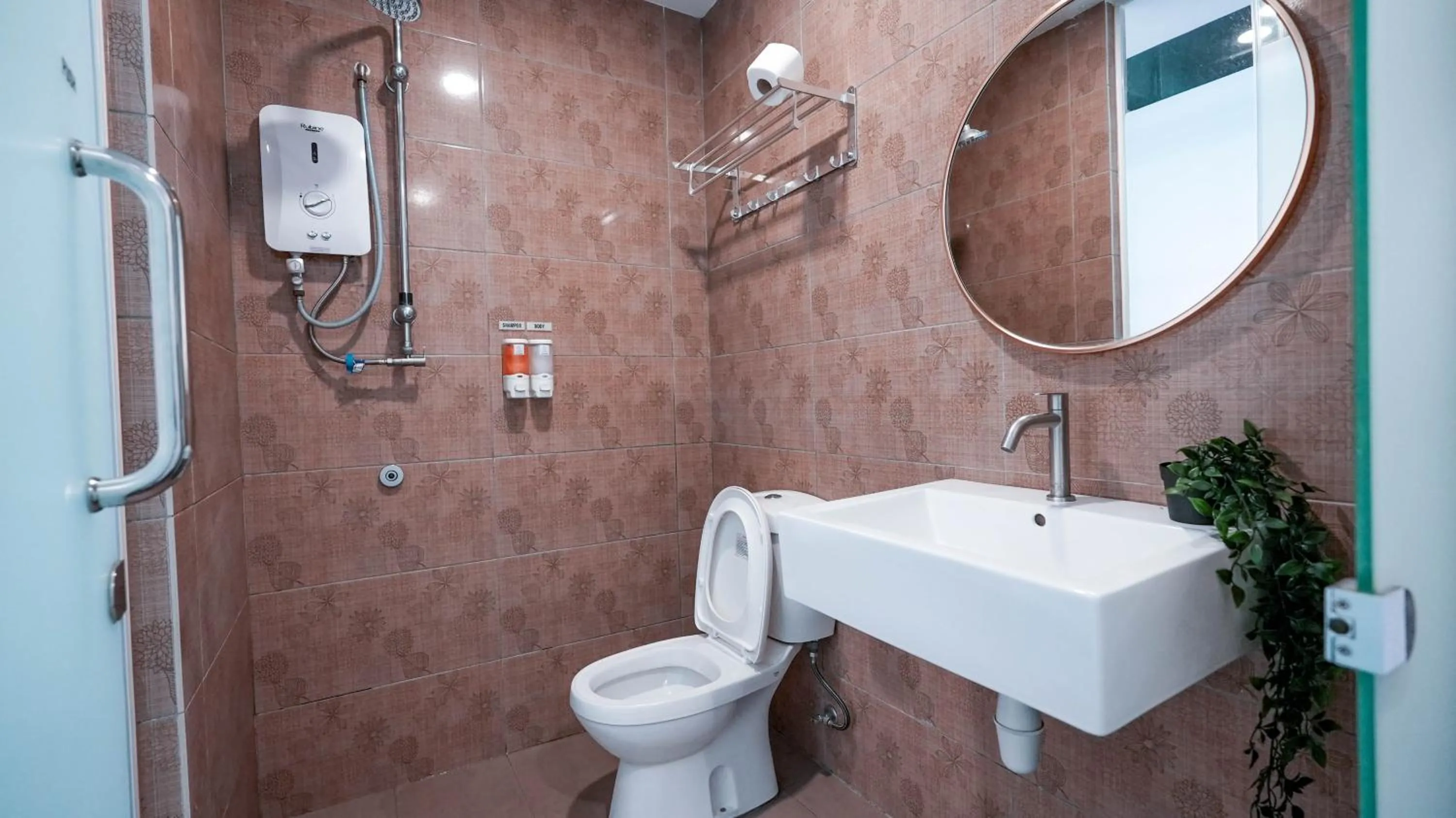 Shower in East Riverine Boutique Hotel