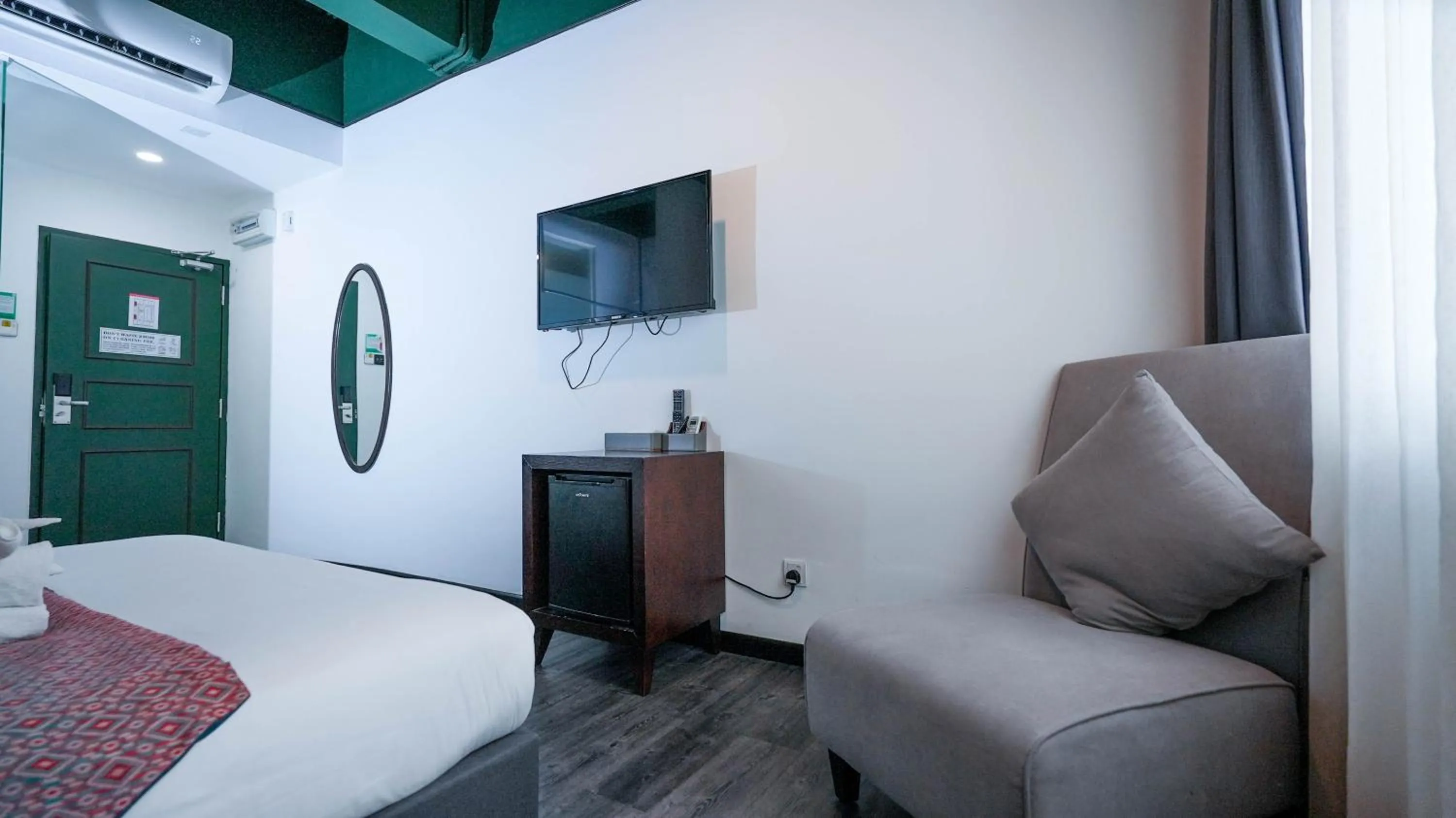 minibar, Bed in East Riverine Boutique Hotel