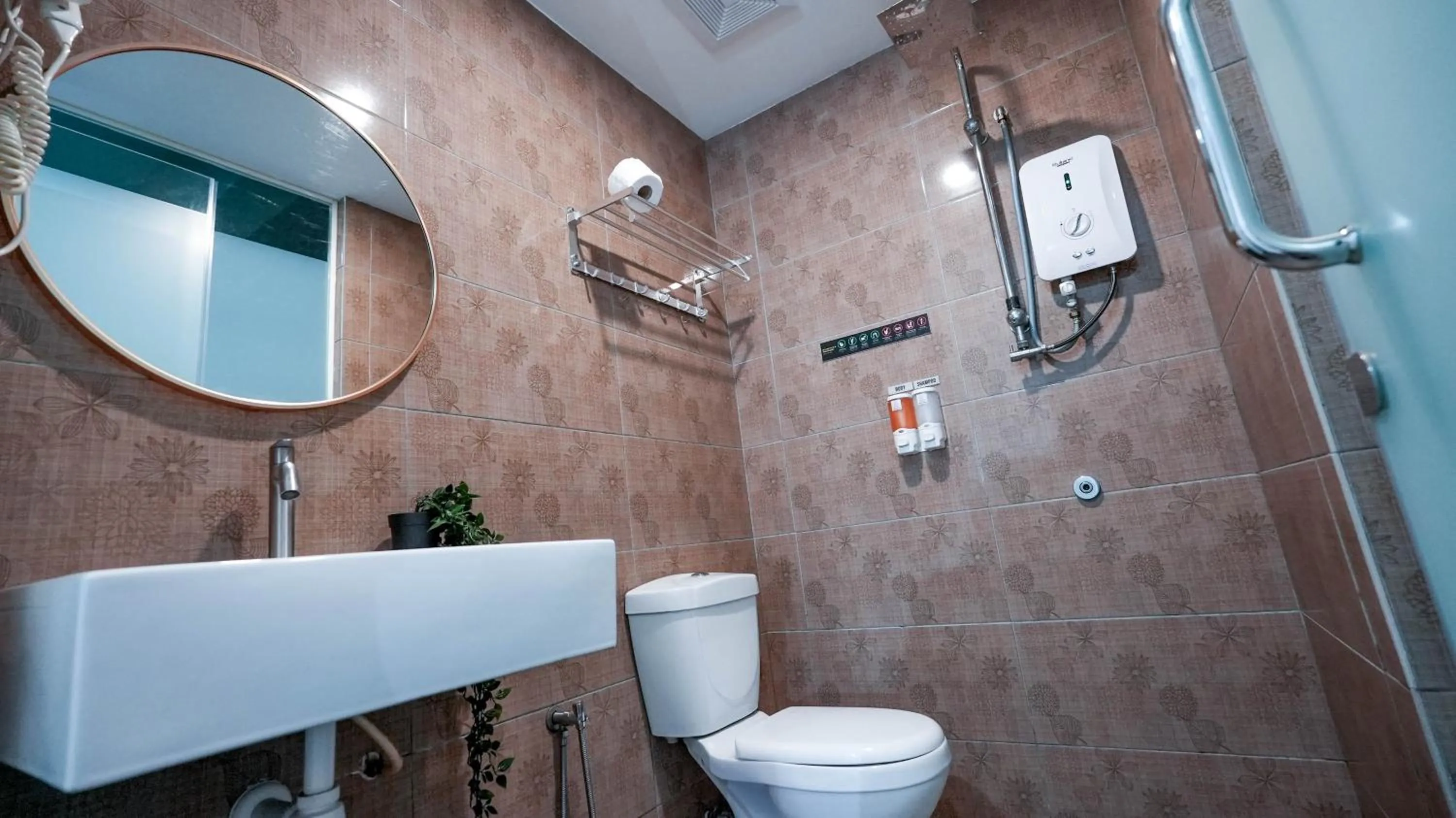 Shower in East Riverine Boutique Hotel