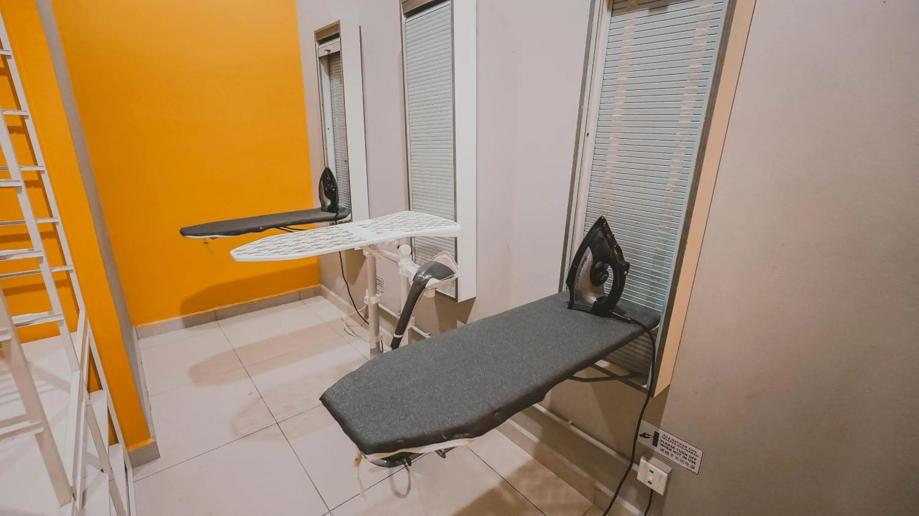 flat iron in East Riverine Boutique Hotel