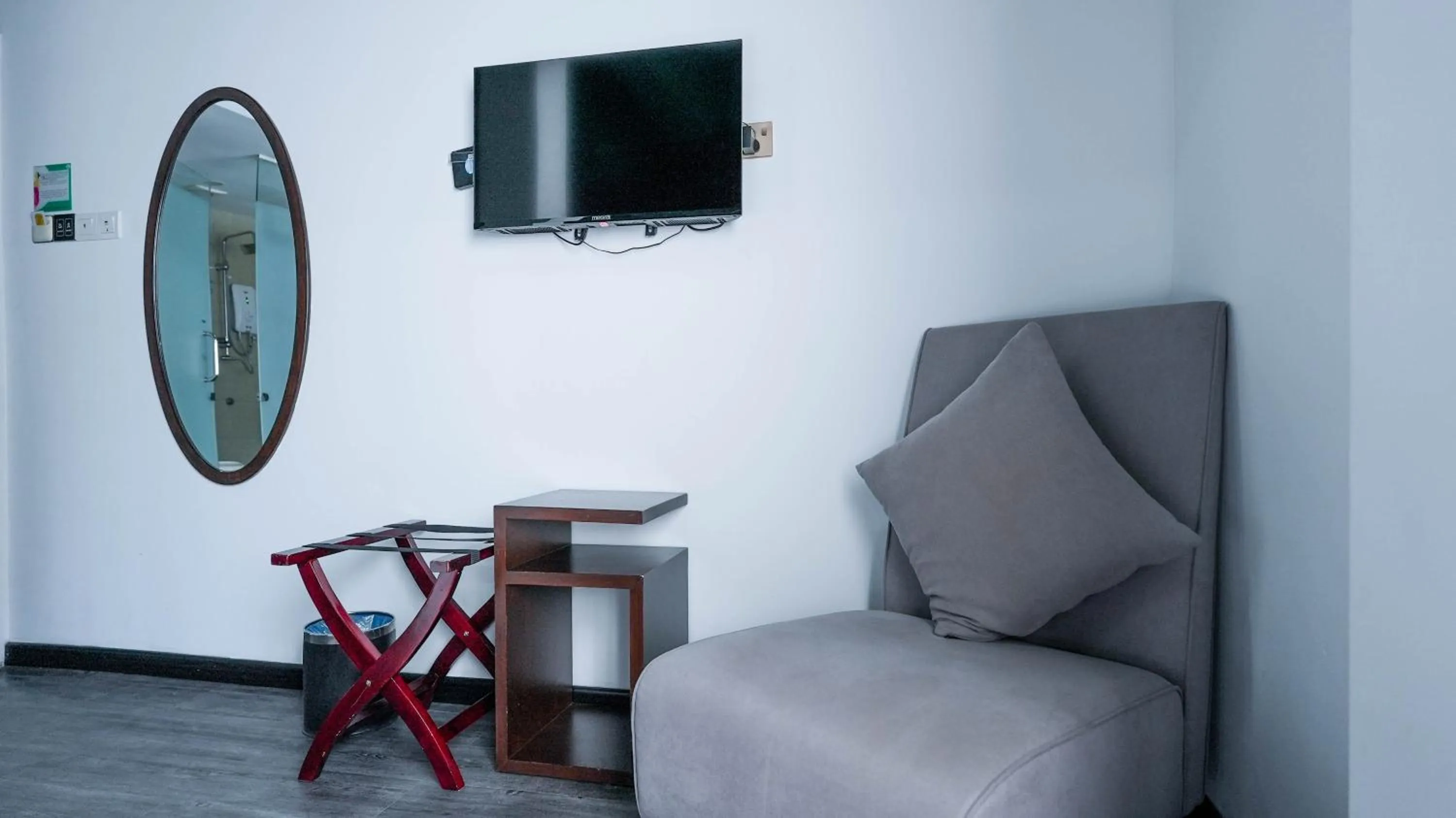 TV and multimedia in East Riverine Boutique Hotel