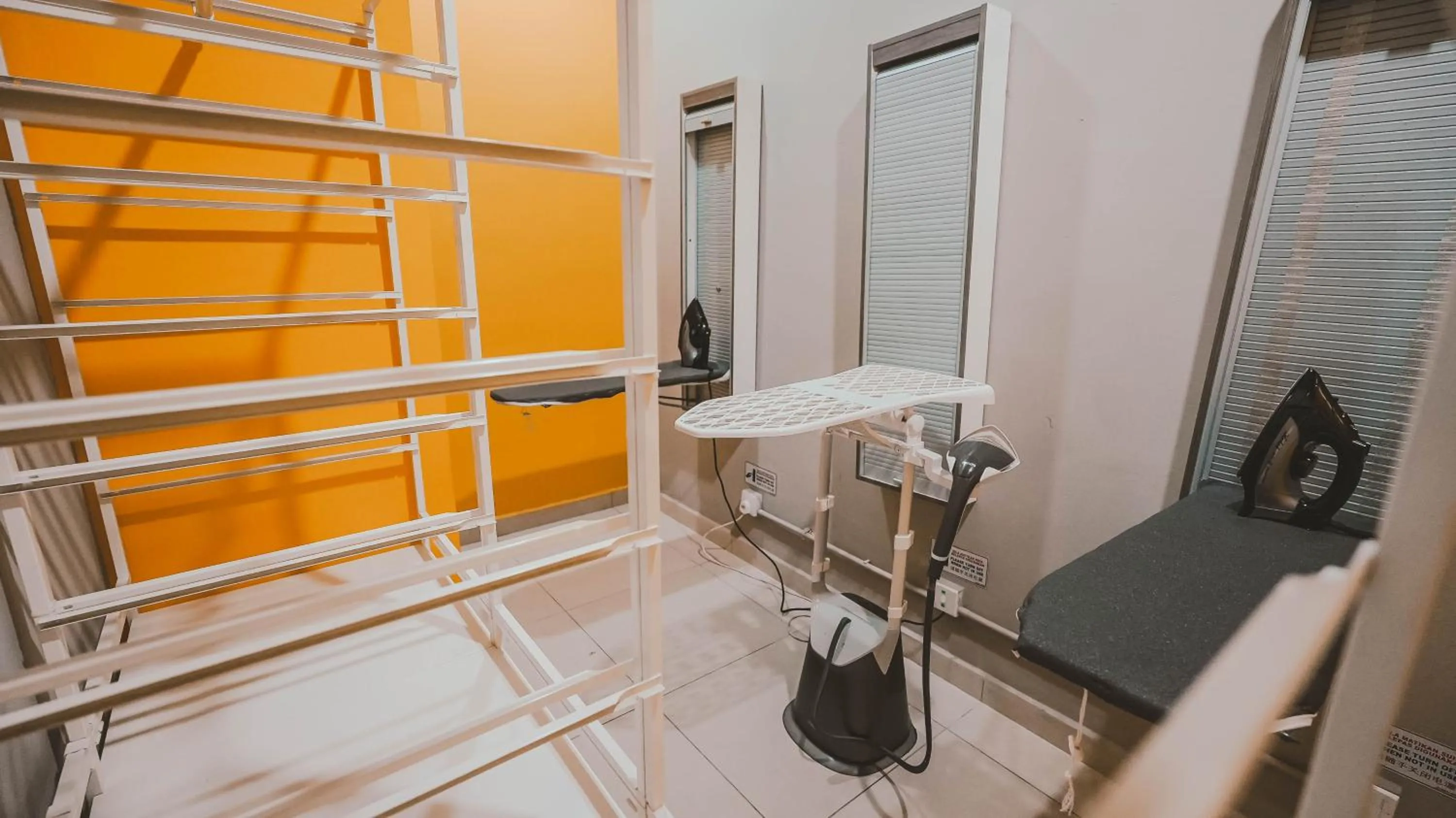 flat iron in East Riverine Boutique Hotel