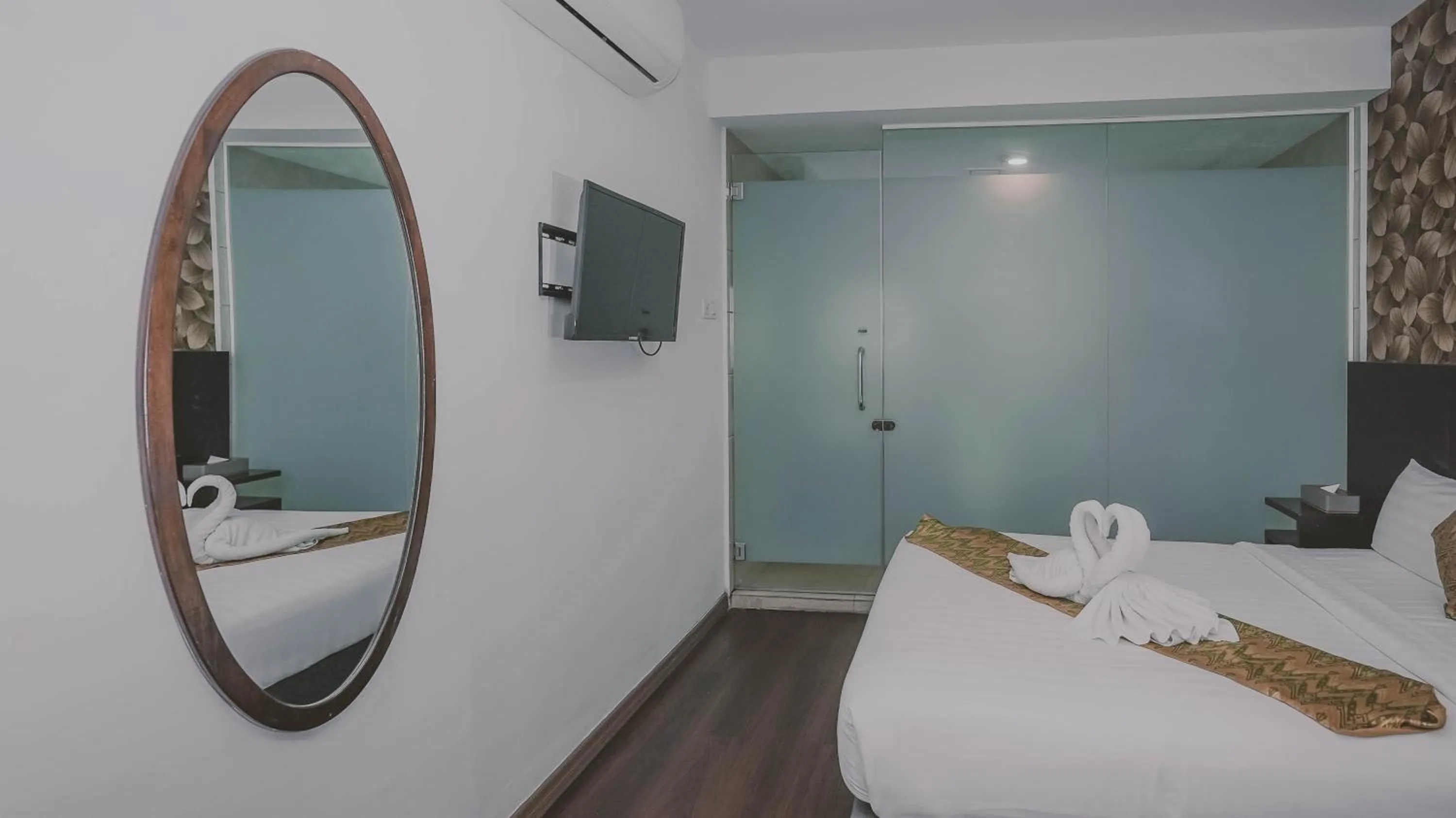 TV and multimedia, Bed in East Riverine Boutique Hotel