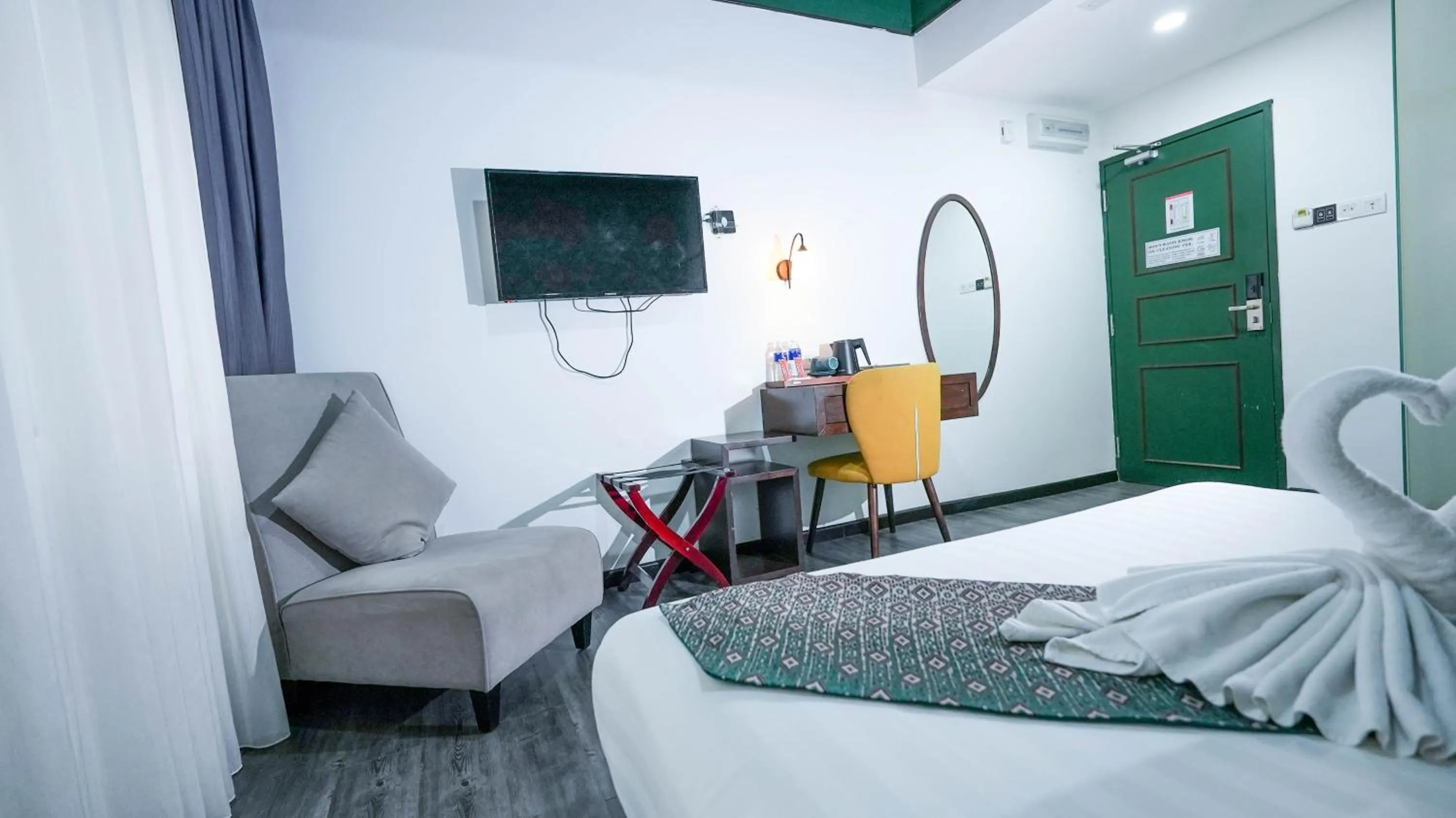 TV and multimedia, Bed in East Riverine Boutique Hotel