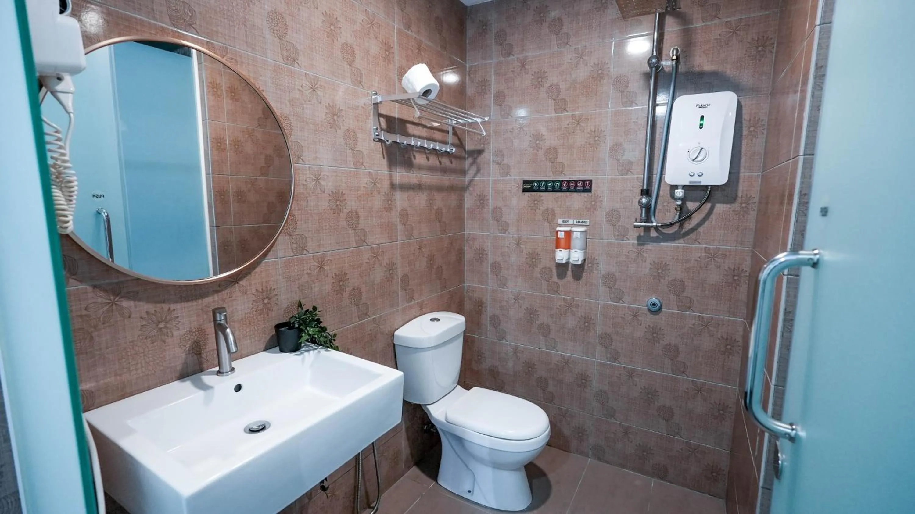 Shower in East Riverine Boutique Hotel