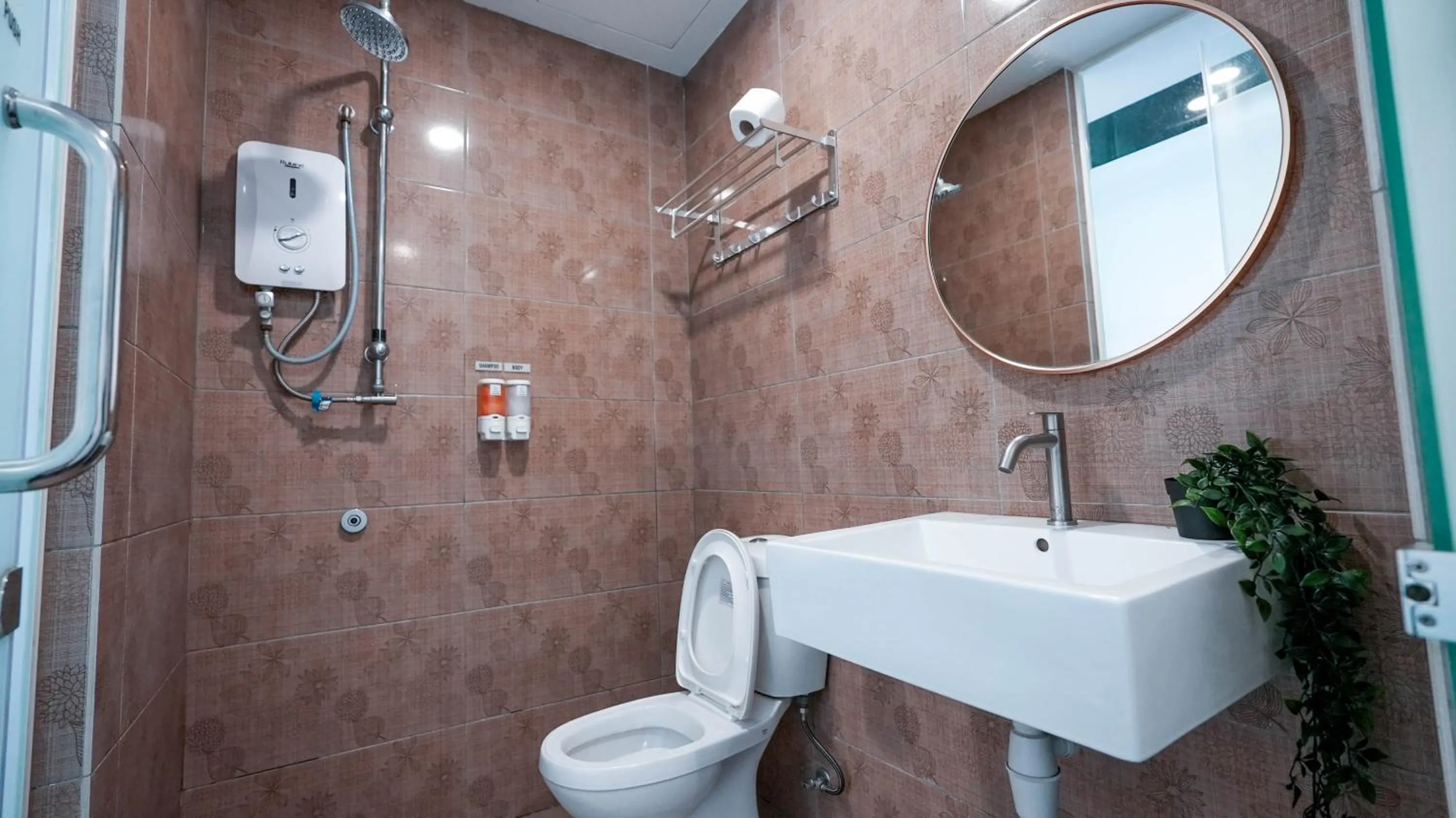 Shower in East Riverine Boutique Hotel