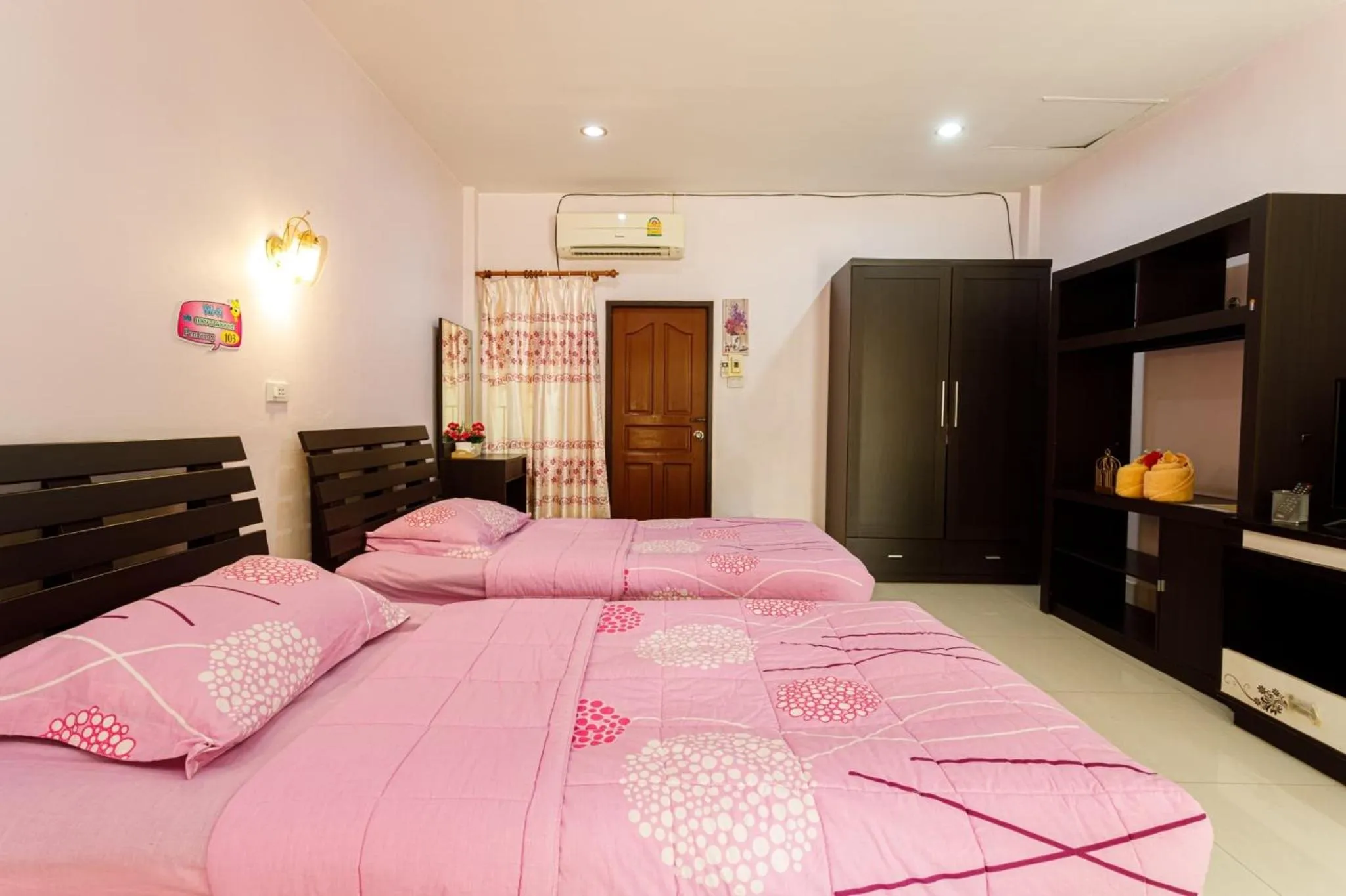 Bed in Pennaung Resort