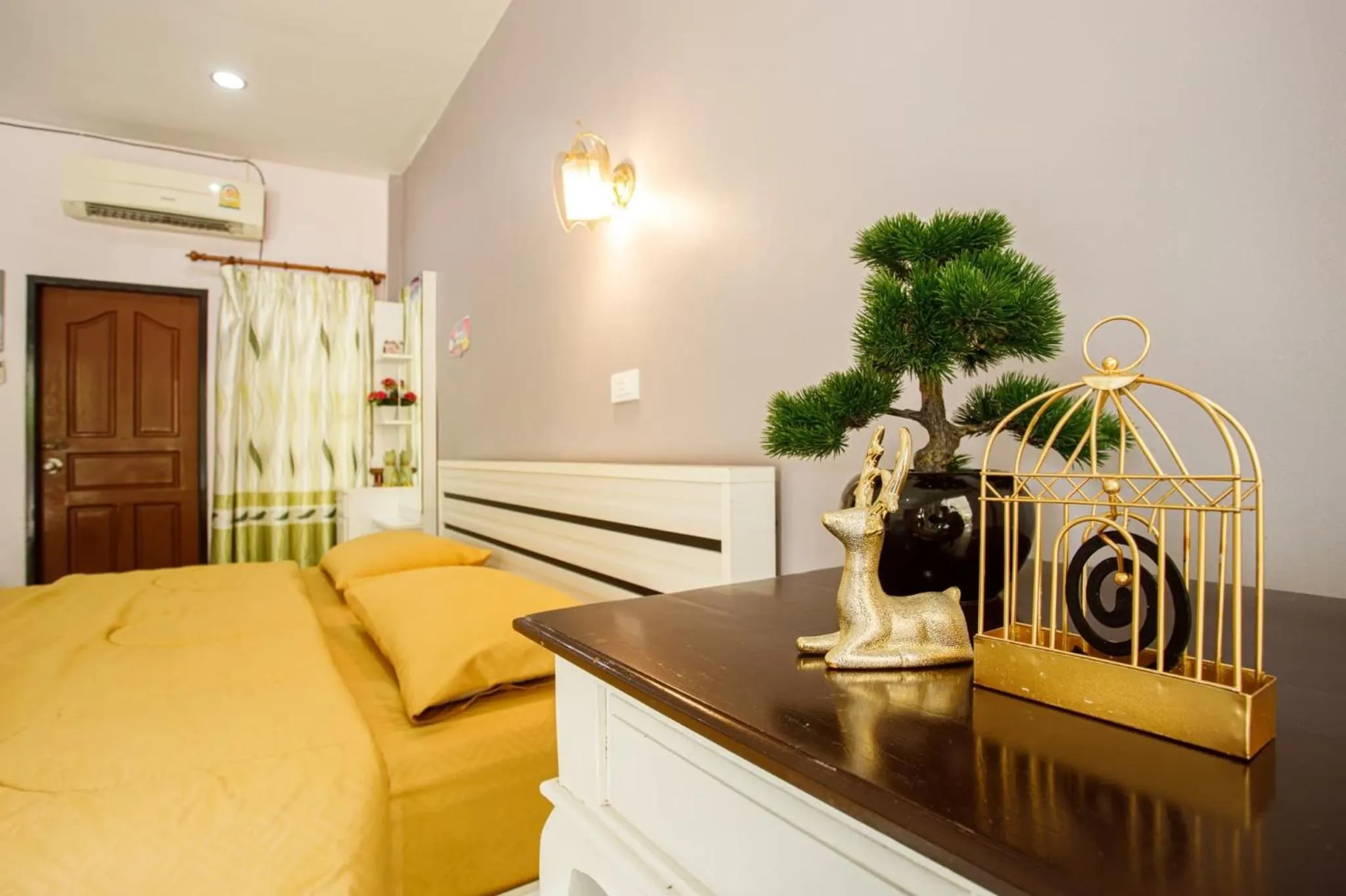 Bed in Pennaung Resort