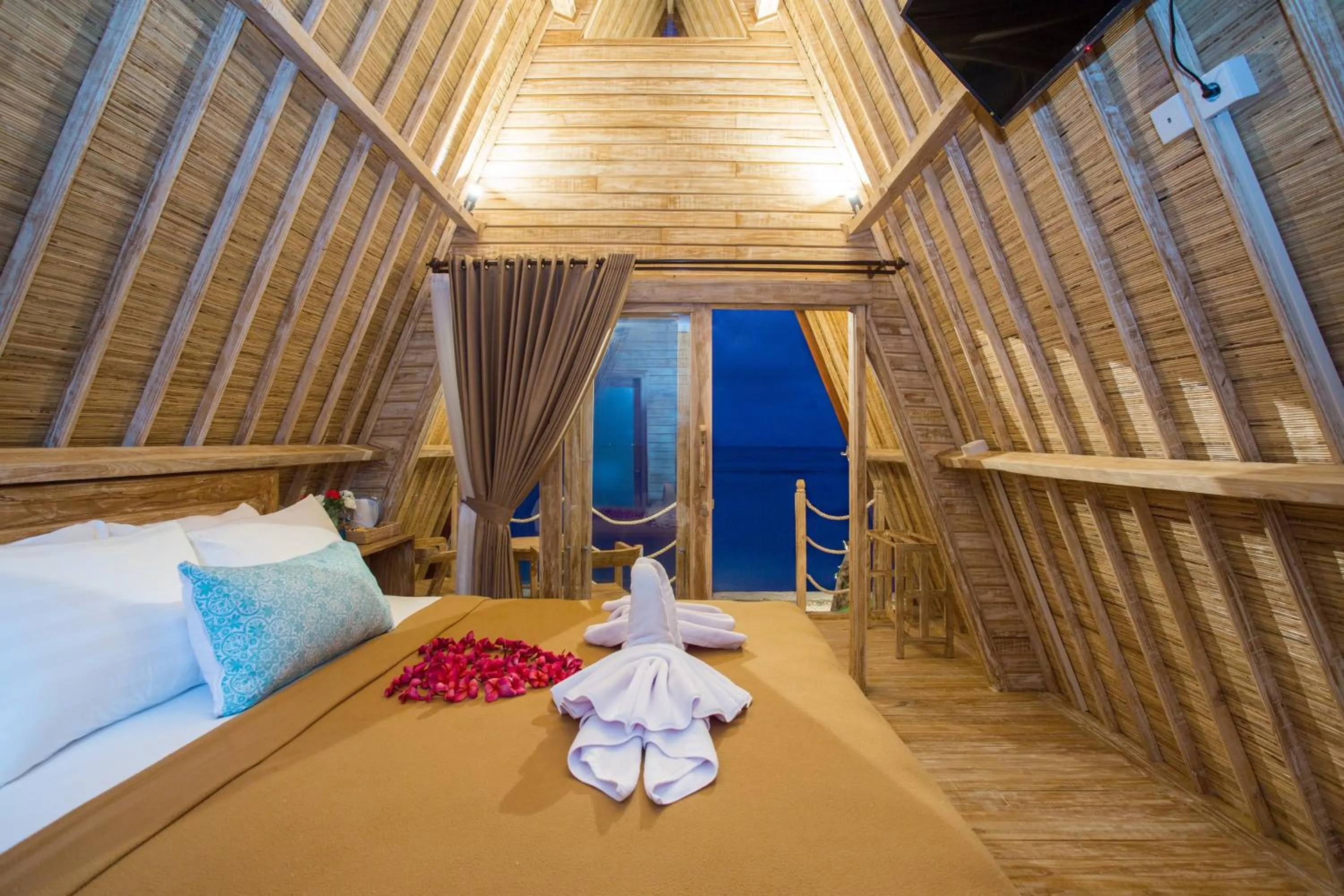 TV and multimedia, Bed in The Dewi Sun Sun Nusa Penida