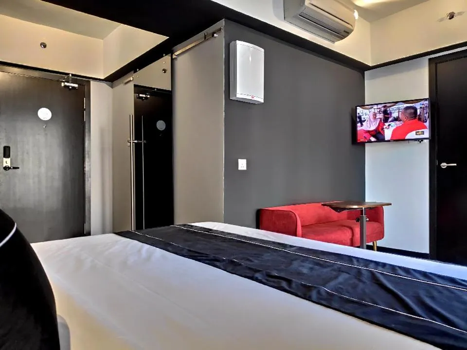 Seating area, Bed in Loop On Leith George Town Penang Hotel