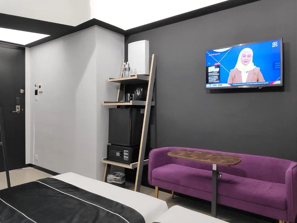 TV and multimedia in Loop On Leith George Town Penang Hotel