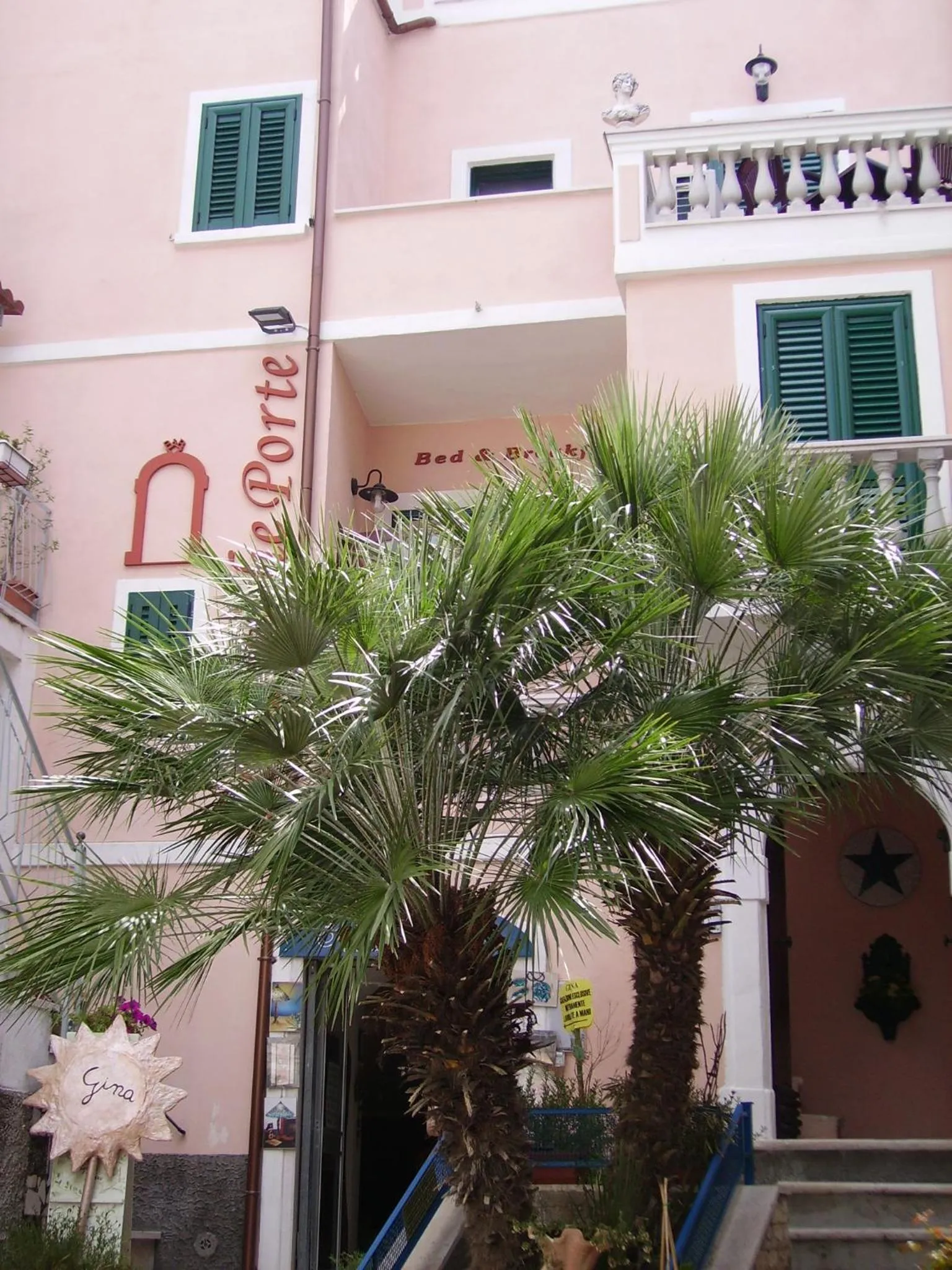 Facade/entrance in Le Antiche Porte