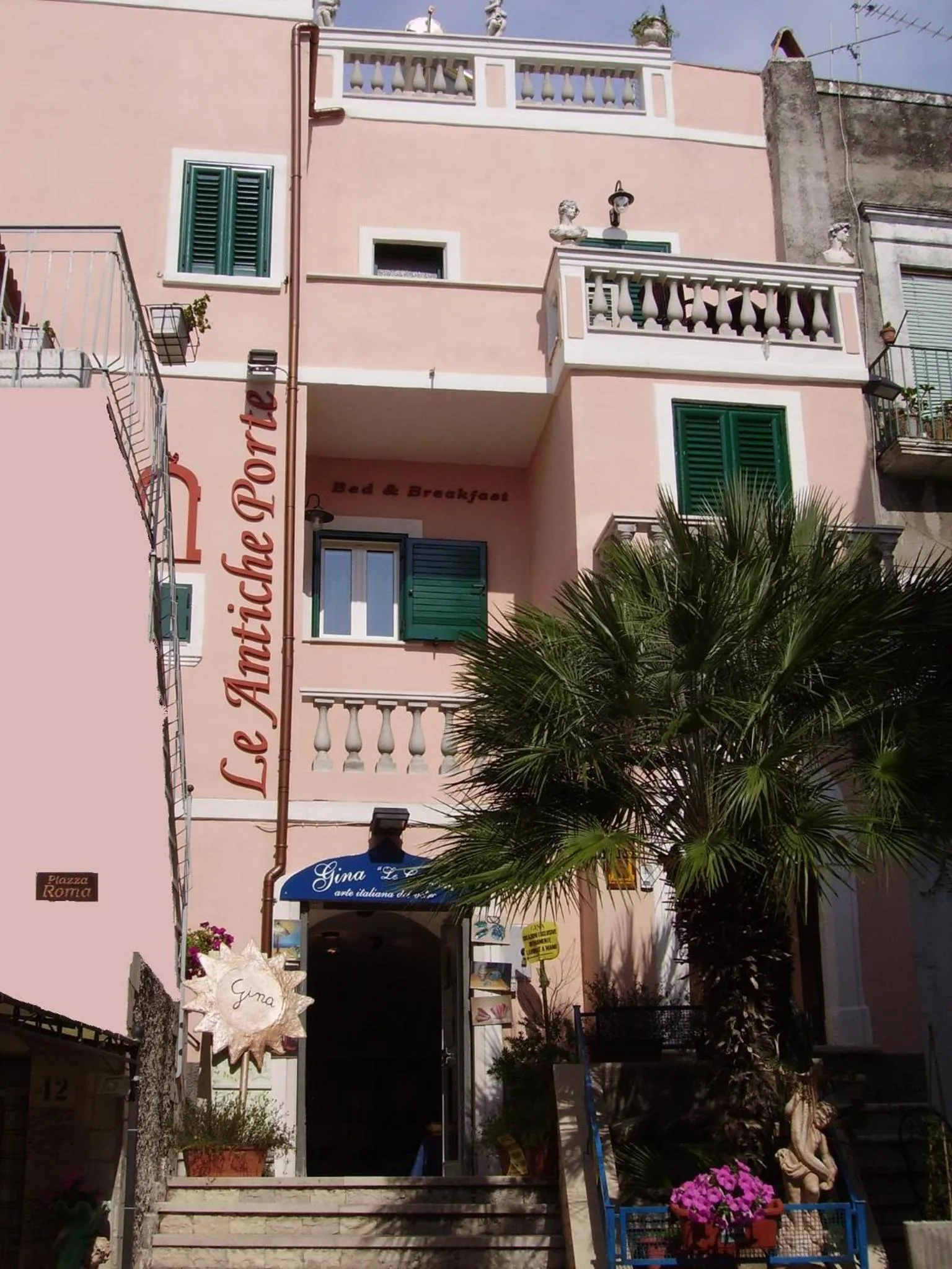 Facade/entrance in Le Antiche Porte