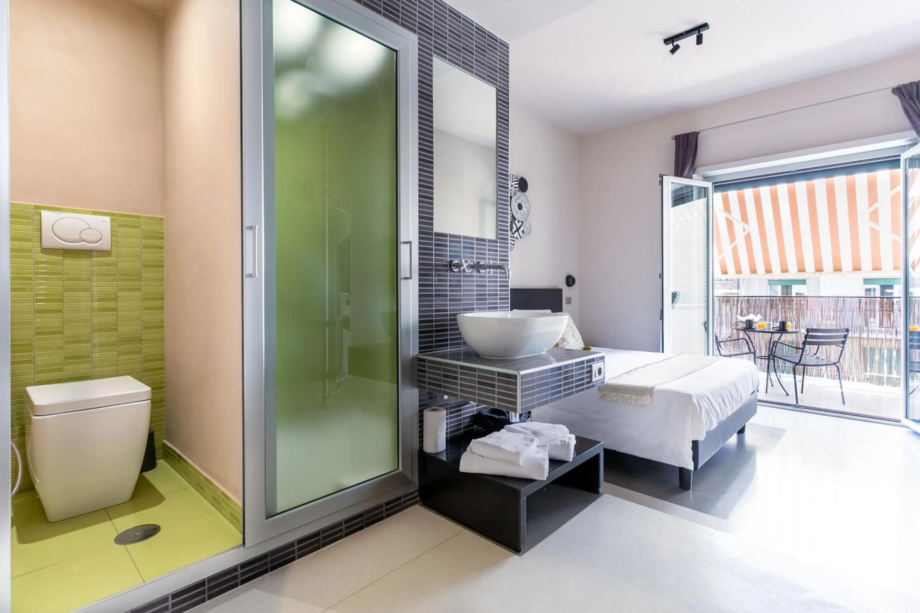 Toilet, Bed in Moai Home