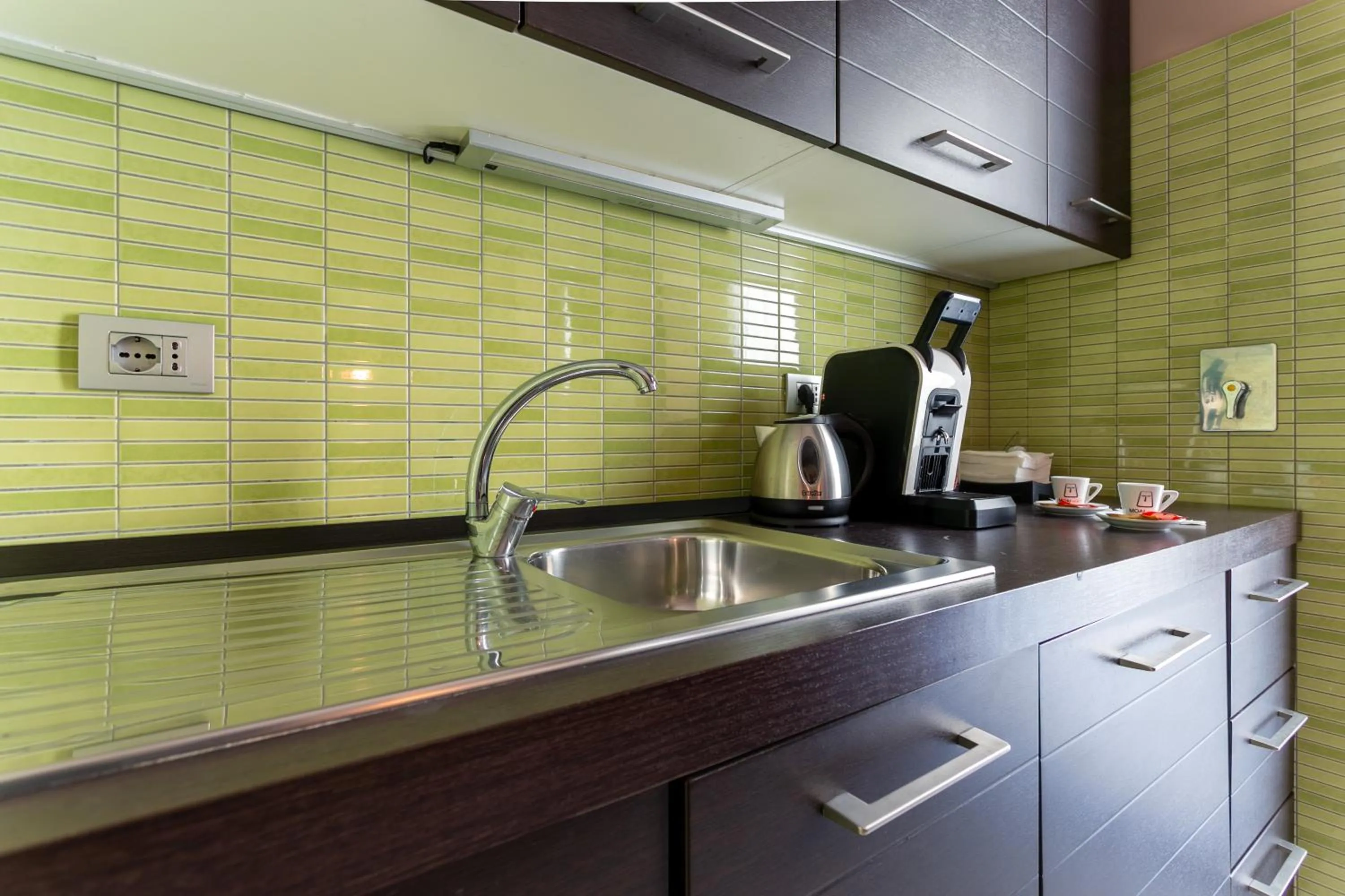 Coffee/tea facilities in Moai Home