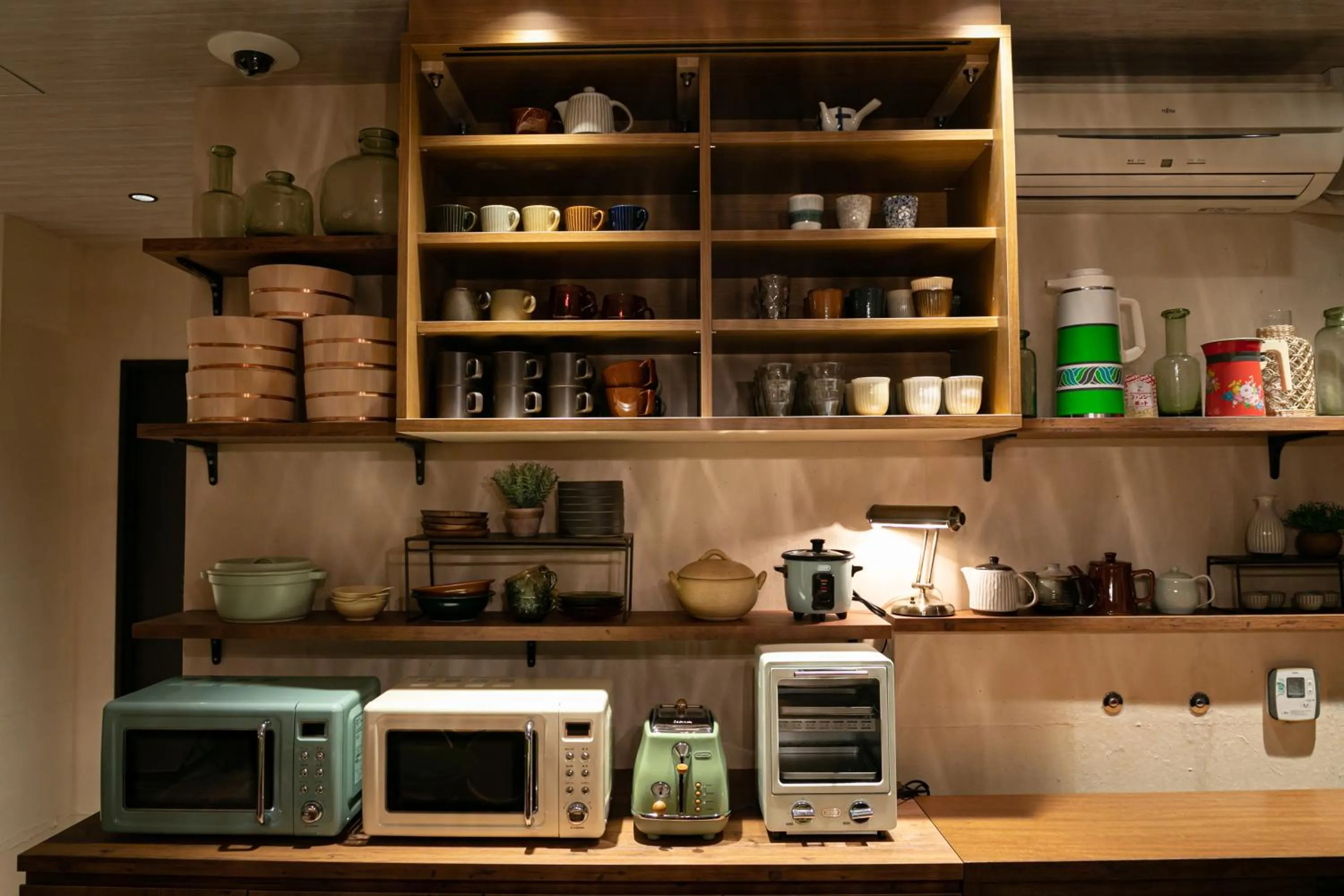 Communal kitchen in Onsen Guest House Tsutaya