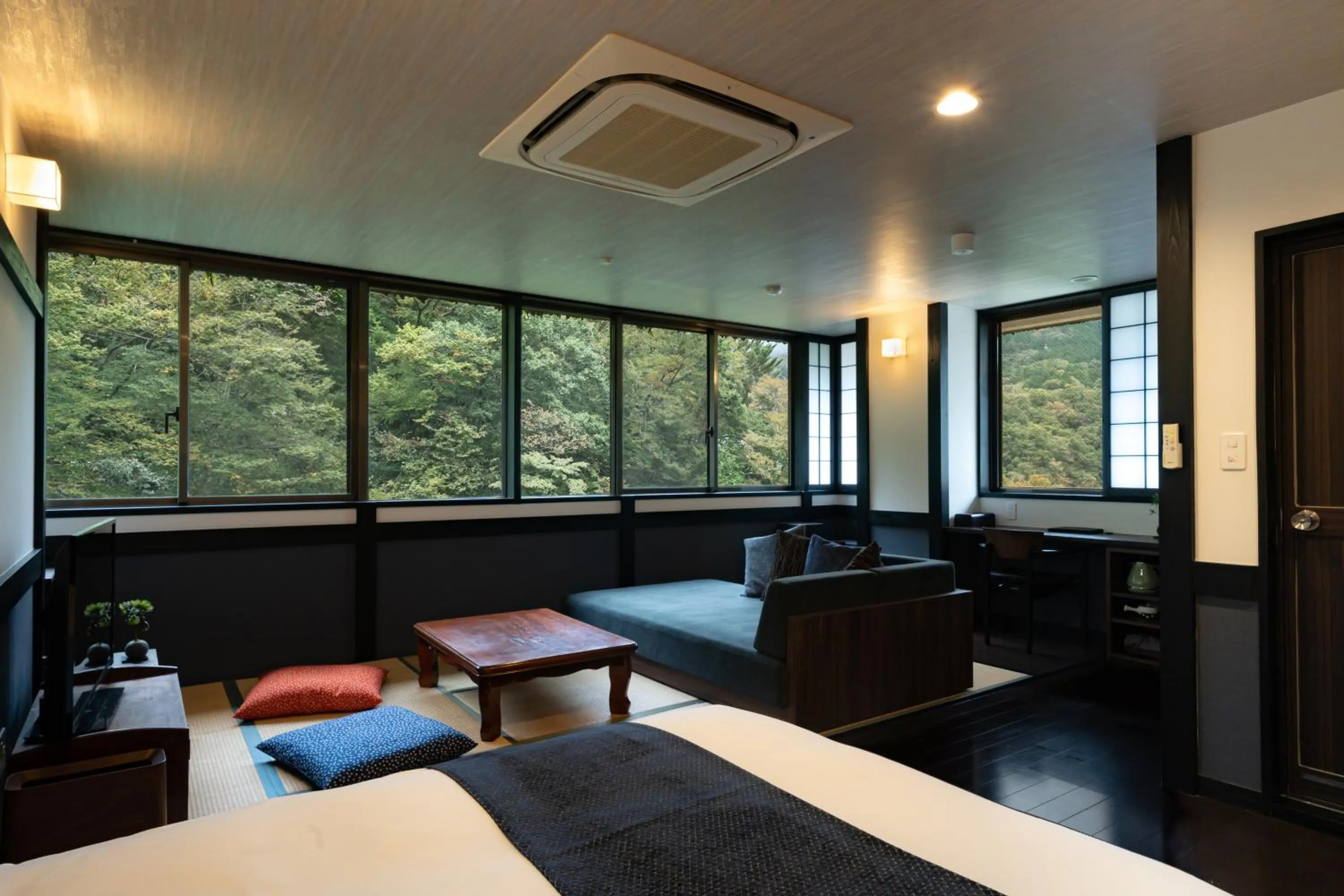 Photo of the whole room, Bed in Onsen Guest House Tsutaya