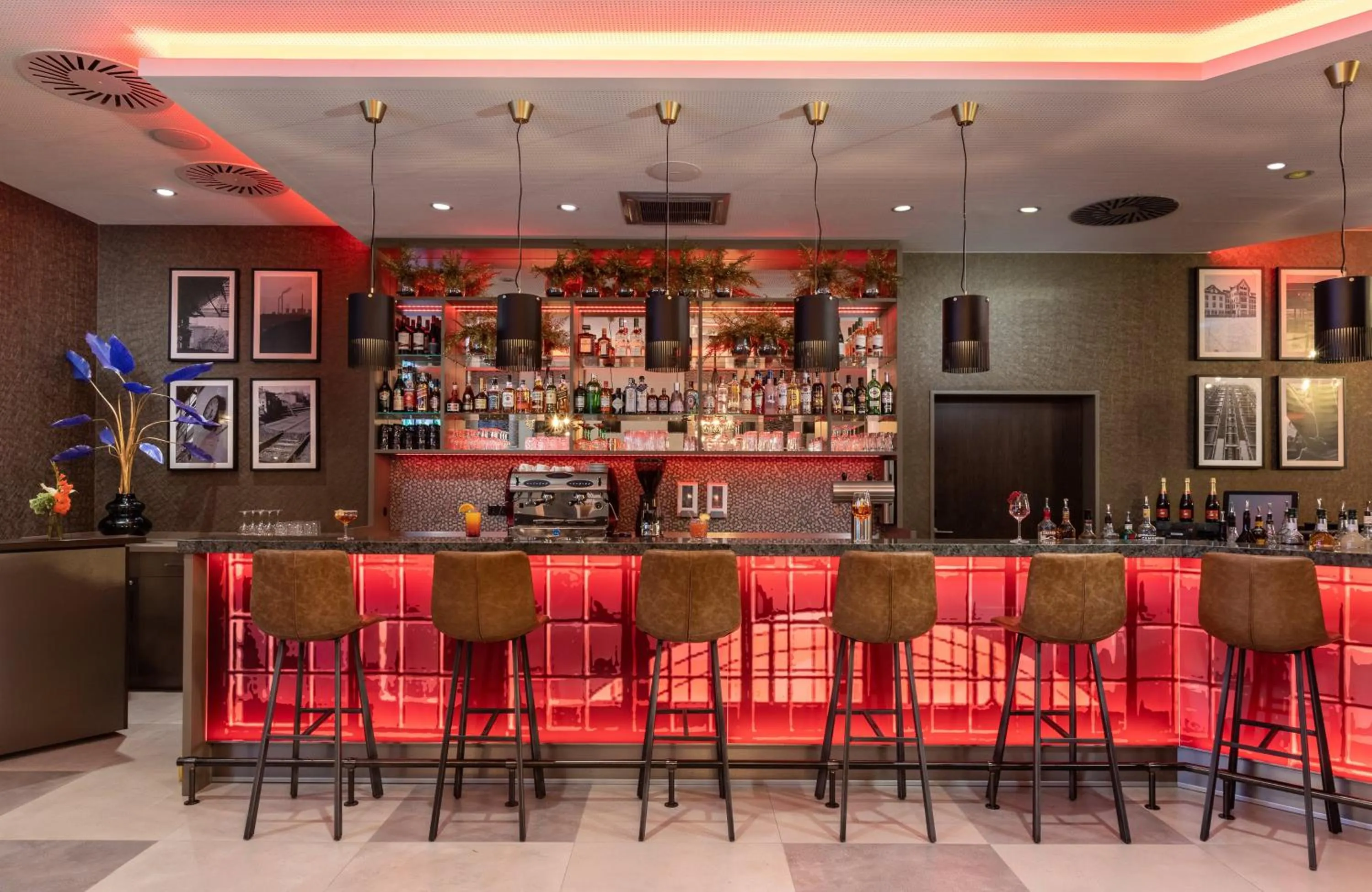 Lounge or bar in Leonardo Hotel Dortmund