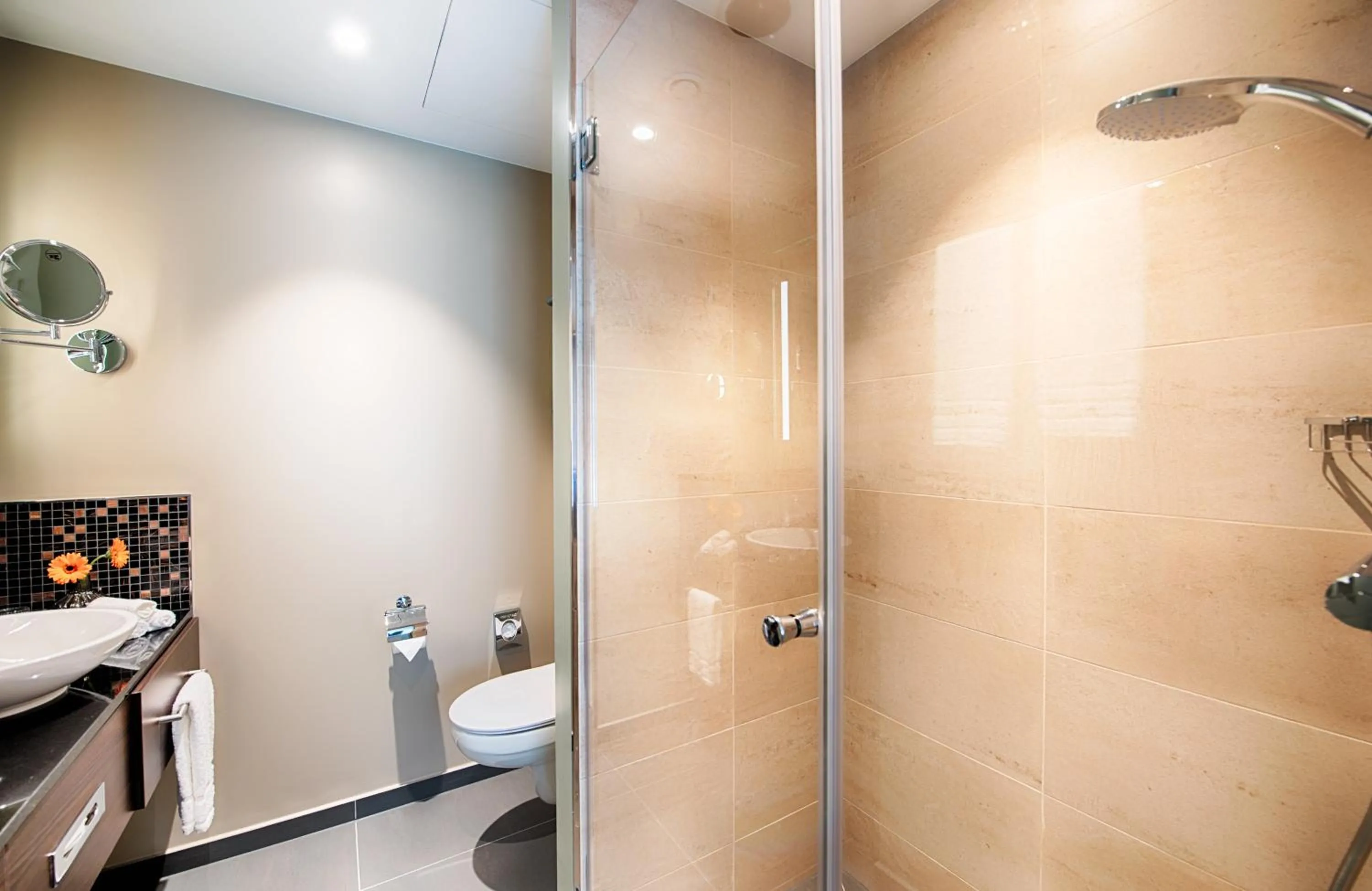 Bathroom in Leonardo Hotel Dortmund