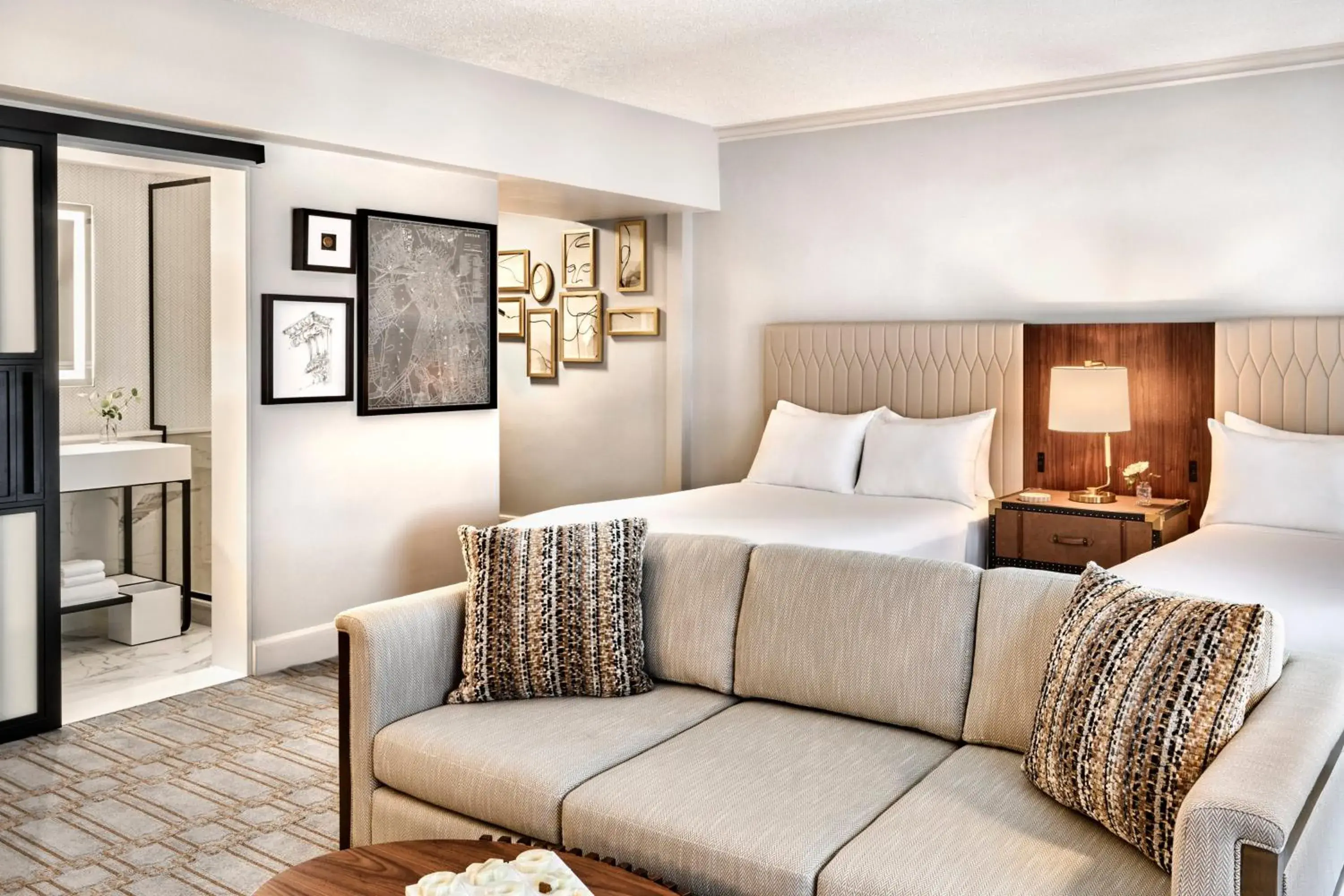 Signature Room 2 Queen Beds in Boston Omni Parker House Hotel Signature Room 2 Queen Beds in Boston Omni Parker House Hotel