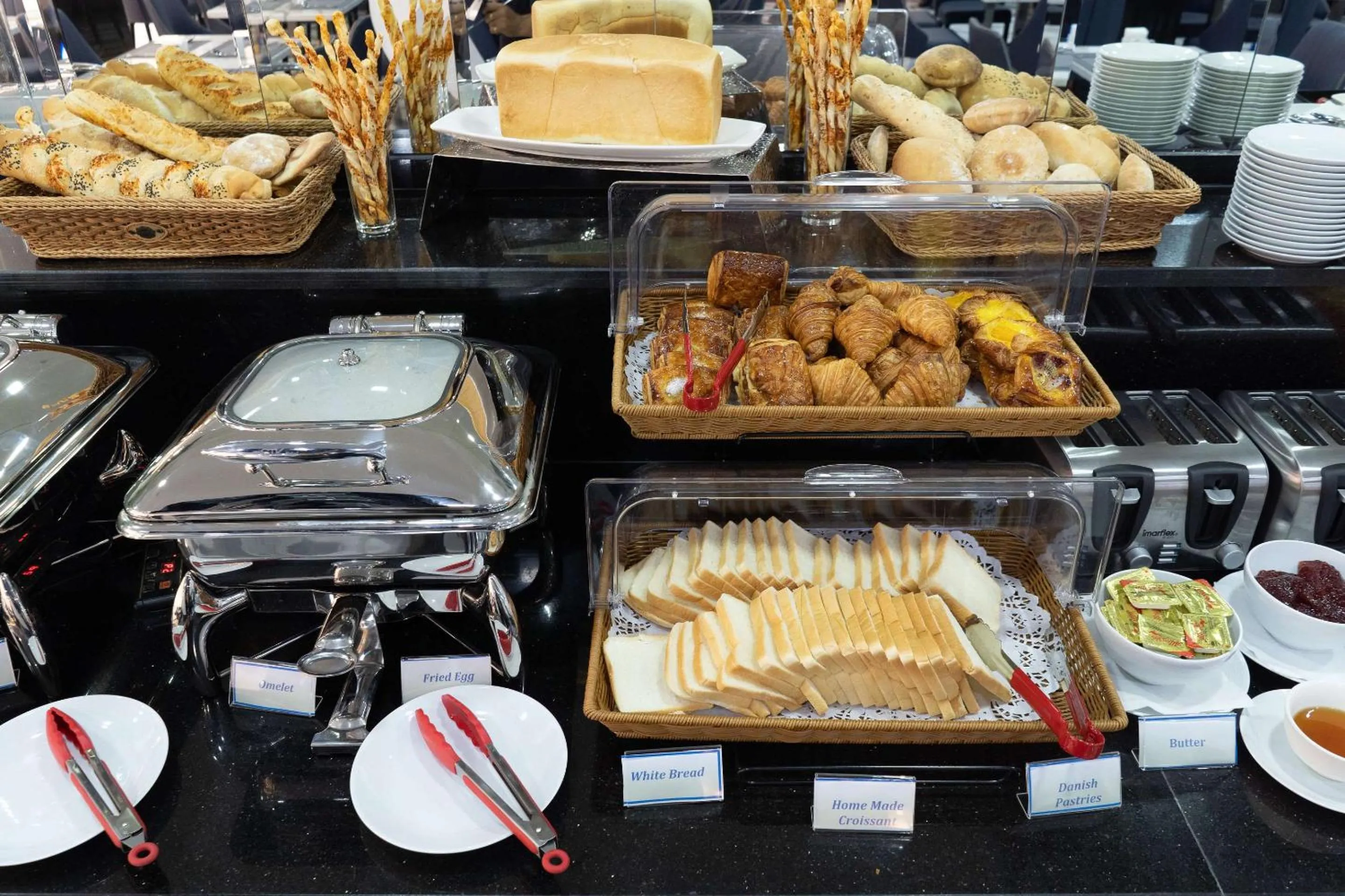 Restaurant/places to eat in SureStay Hotel by Best Western Vientiane