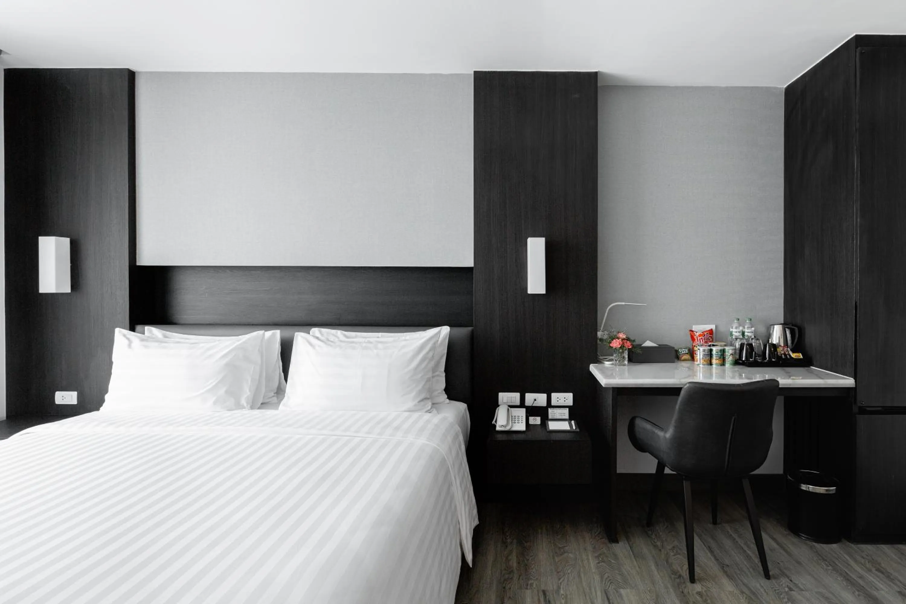 Bedroom, Bed in SureStay Hotel by Best Western Vientiane