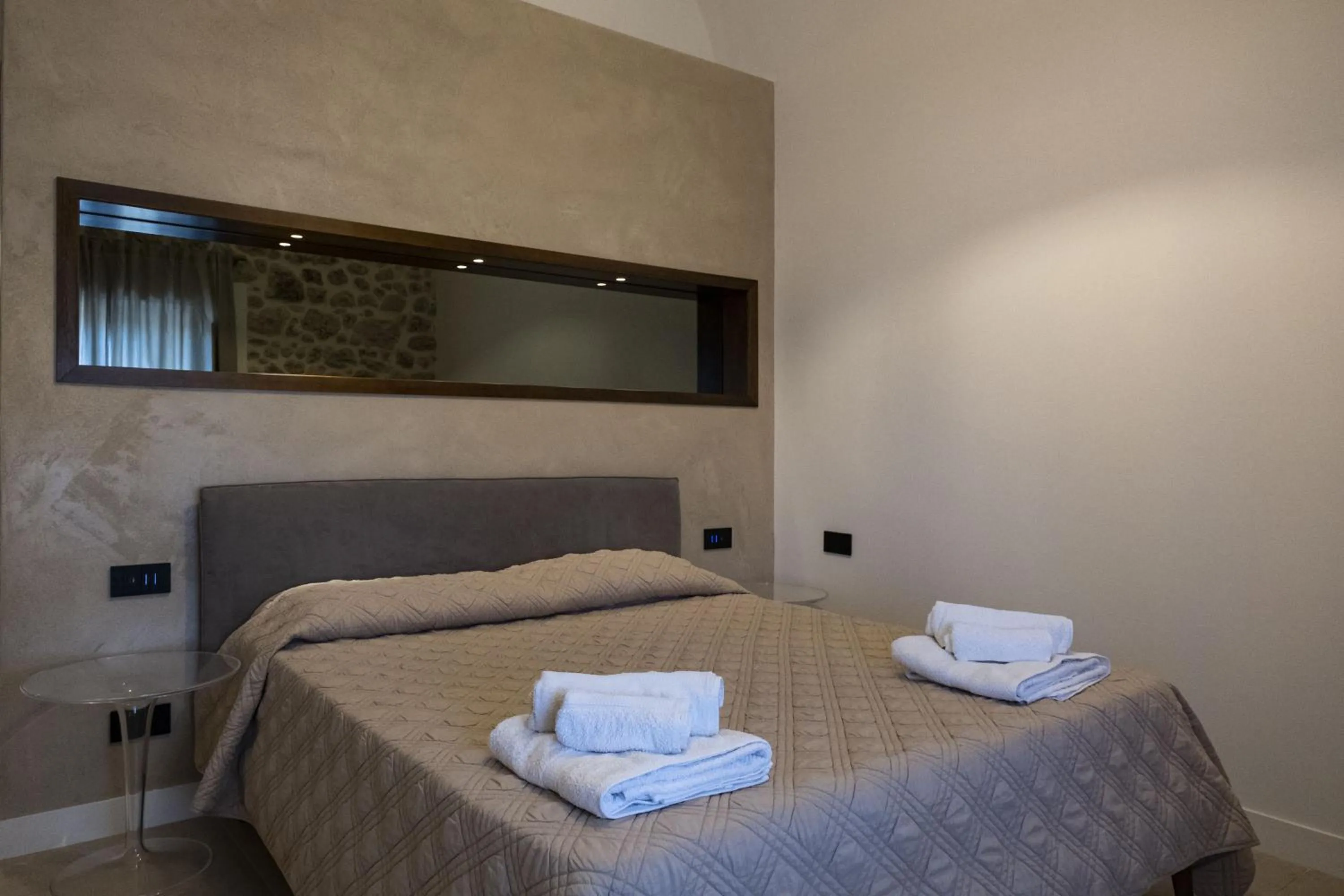 Double Room with Pool View - single occupancy in Baglio Làuria