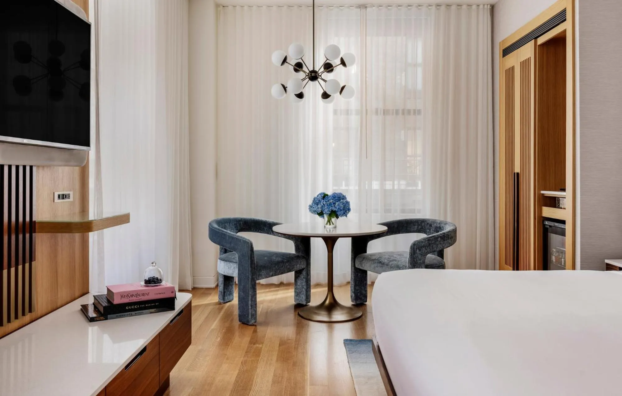 Living room, Bed in Bryant Park Hotel