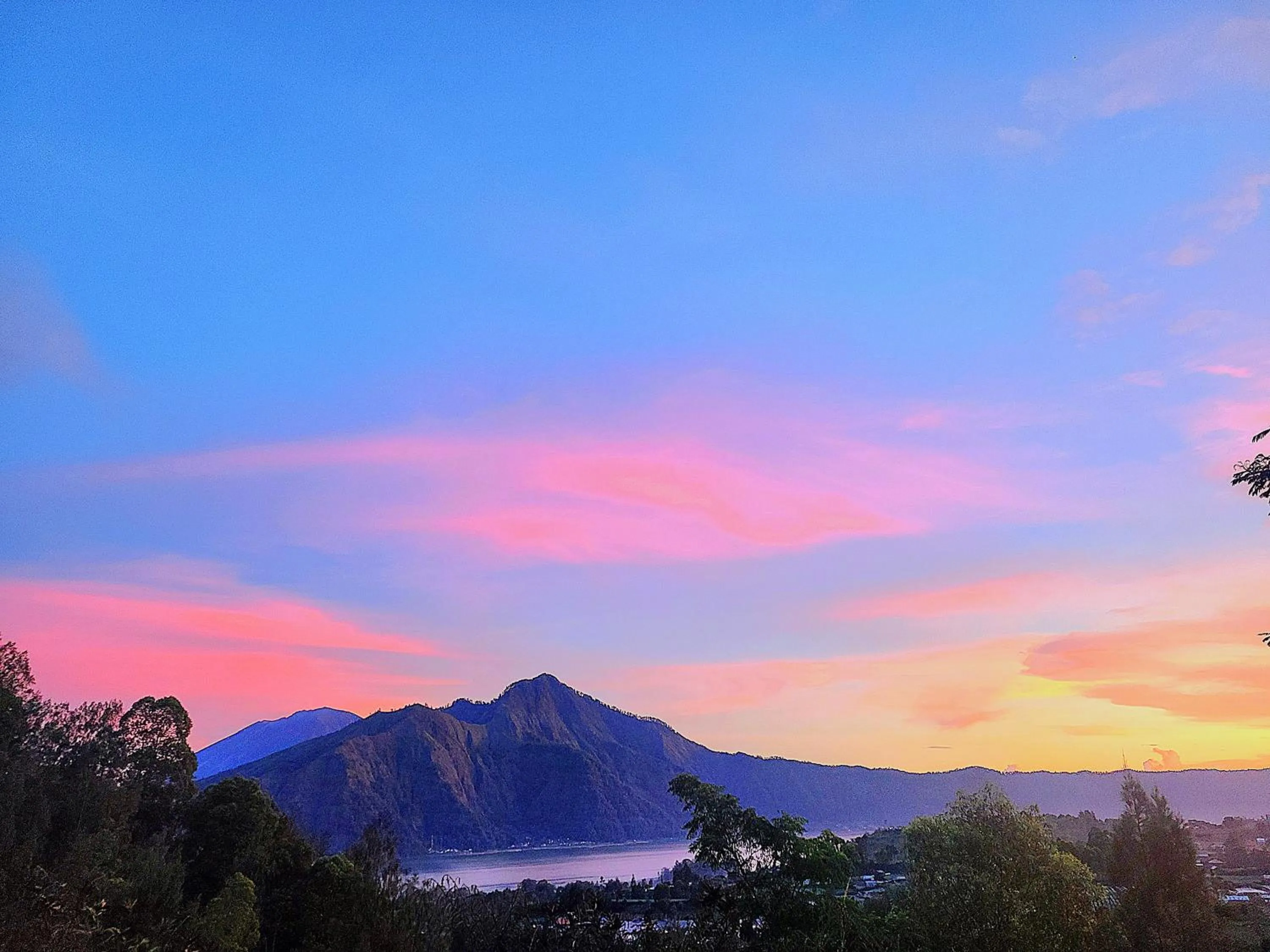 Nearby landmark in Batur lake view