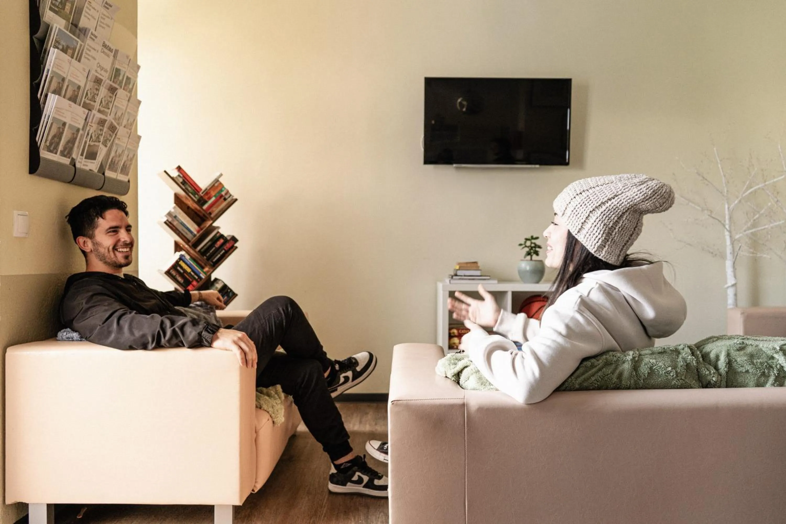 Communal lounge/ TV room in Wandery Hotel & Hostel Dessau