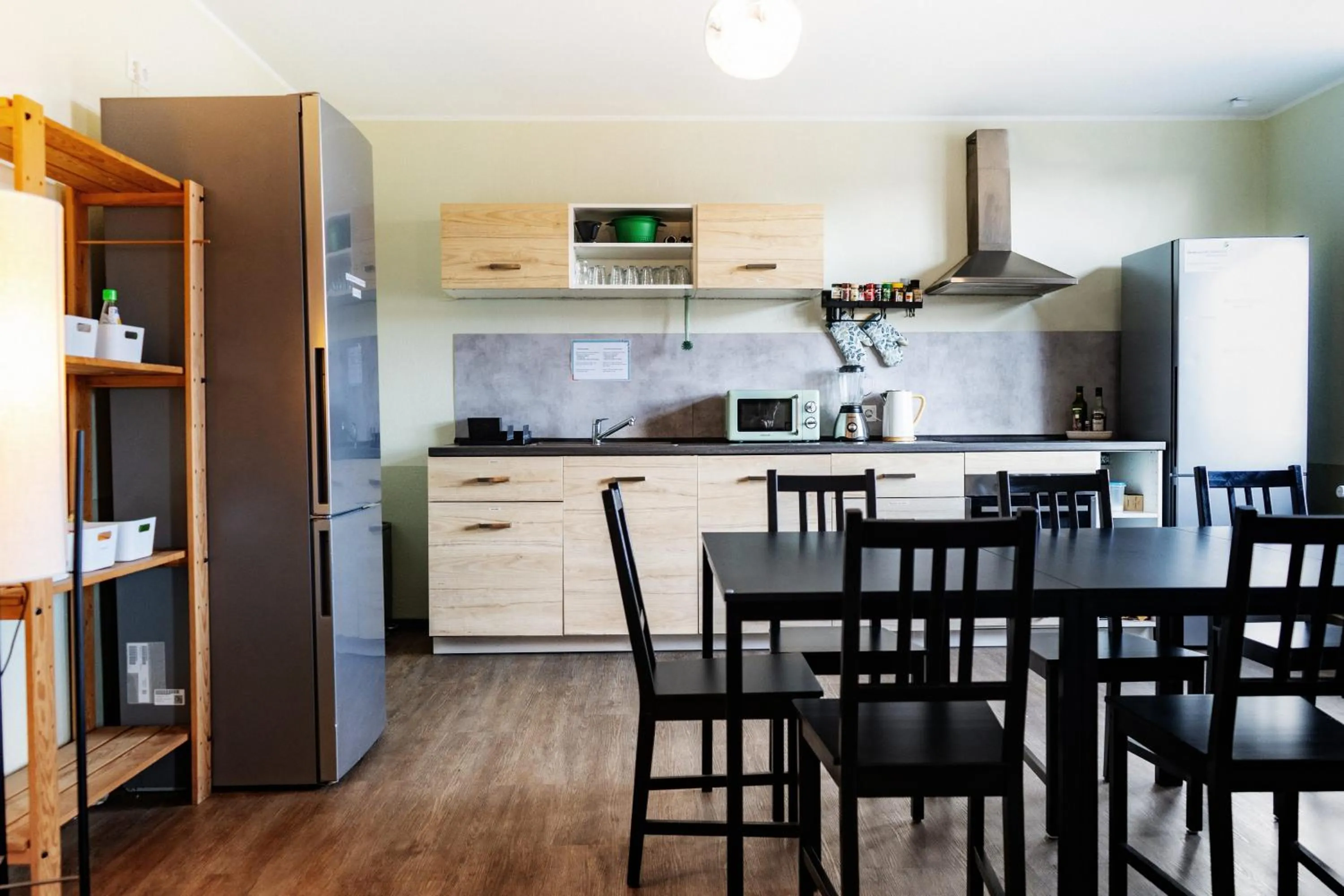 Kitchen or kitchenette in Wandery Hotel & Hostel Dessau