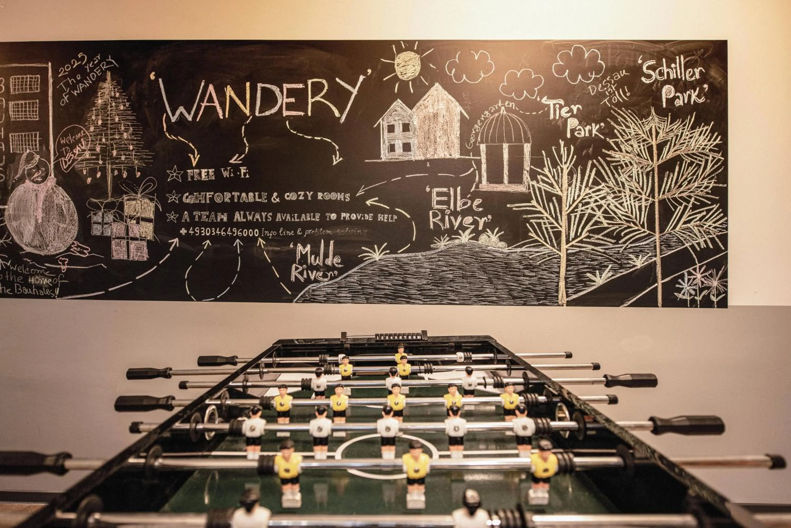 Communal lounge/ TV room in Wandery Hotel & Hostel Dessau