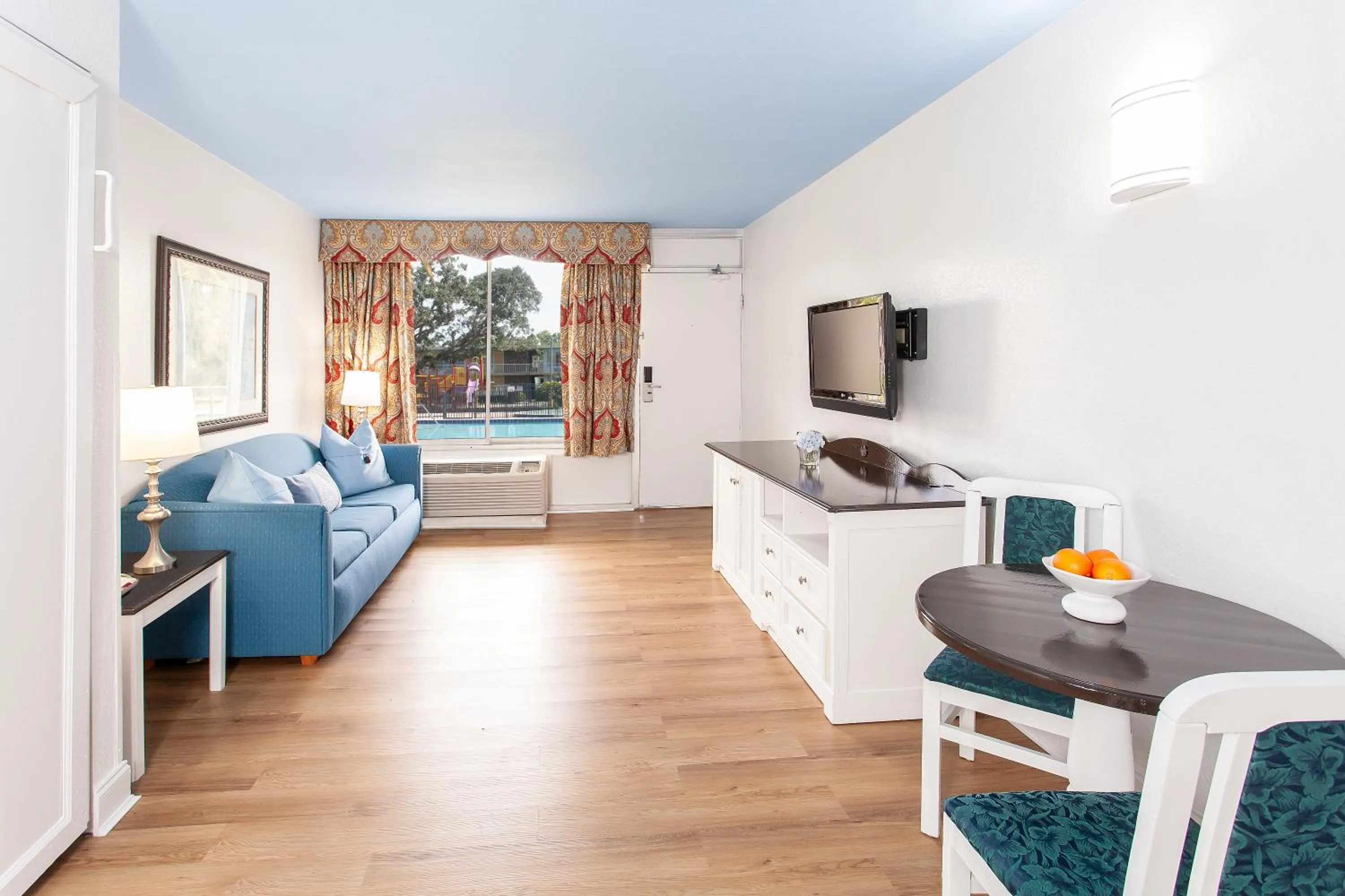 Living room in Seralago Hotel & Suites Main Gate East