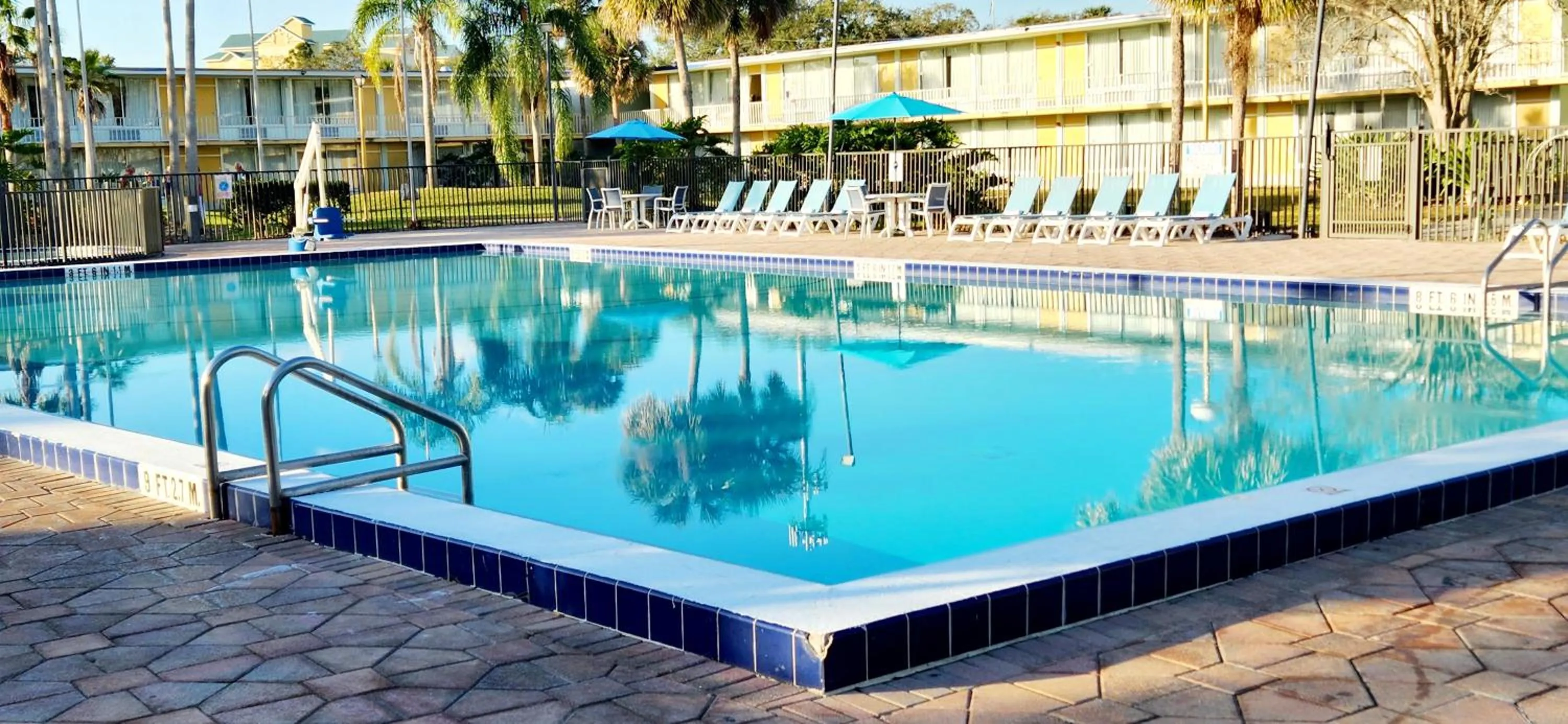 Swimming pool in Seralago Hotel & Suites Main Gate East