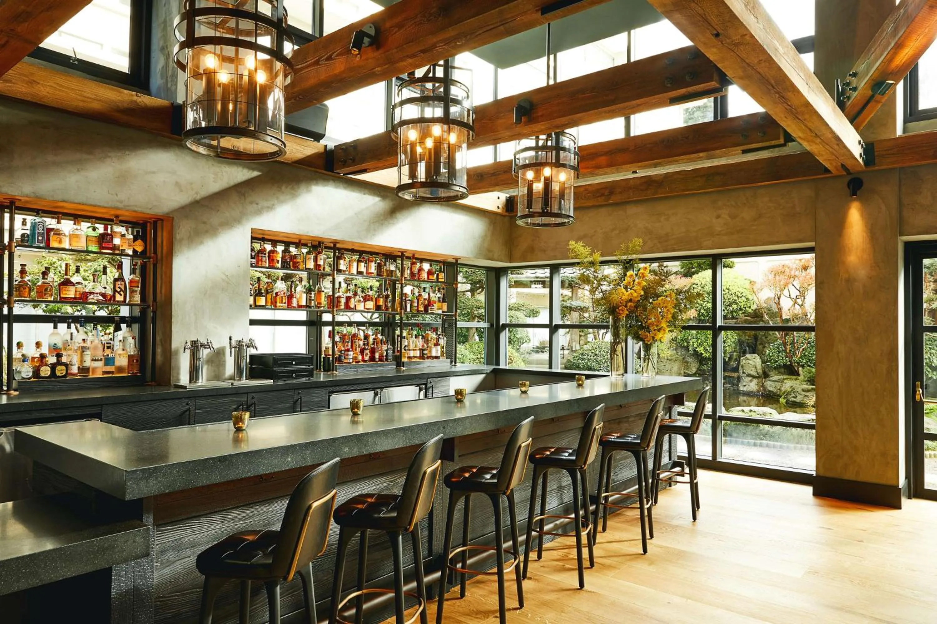 Lounge or bar in Hotel Kabuki, part of JdV by Hyatt