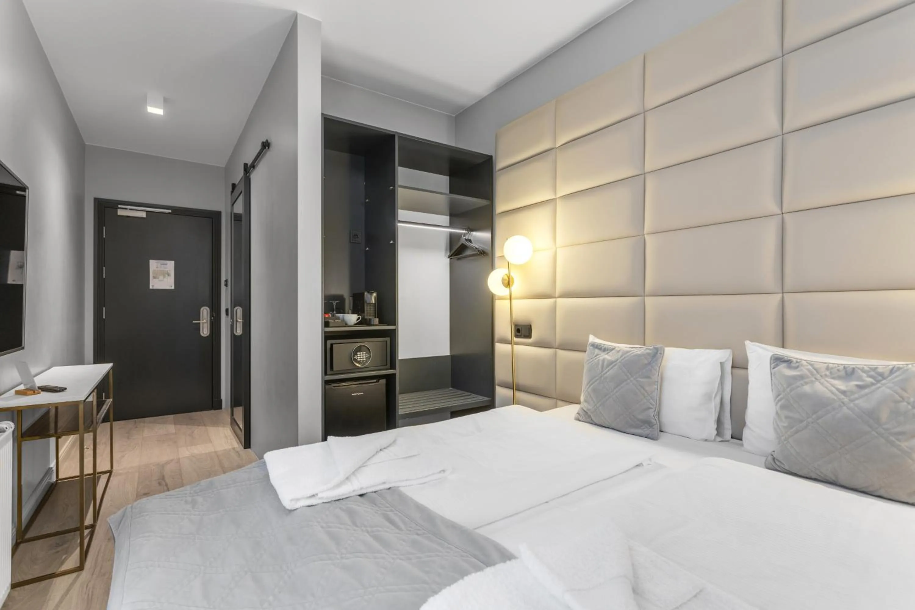 Bed in Midtown Hotel