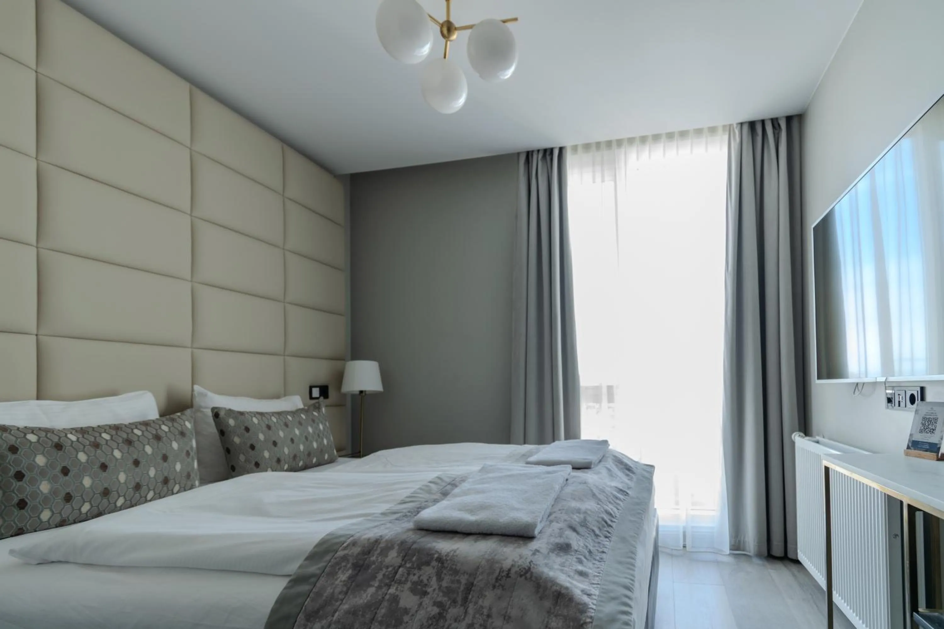 Bed in Midtown Hotel