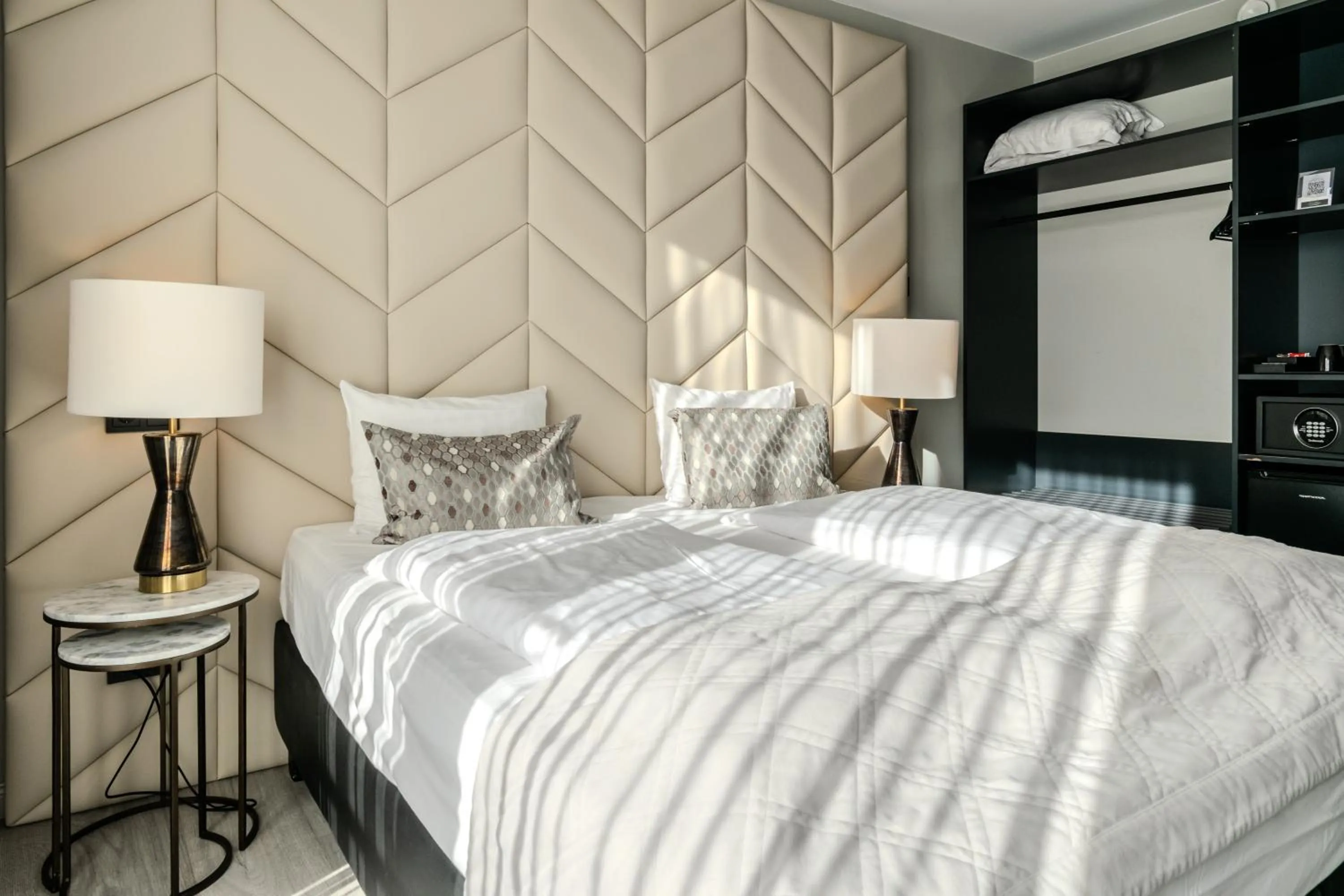 Bed in Midtown Hotel