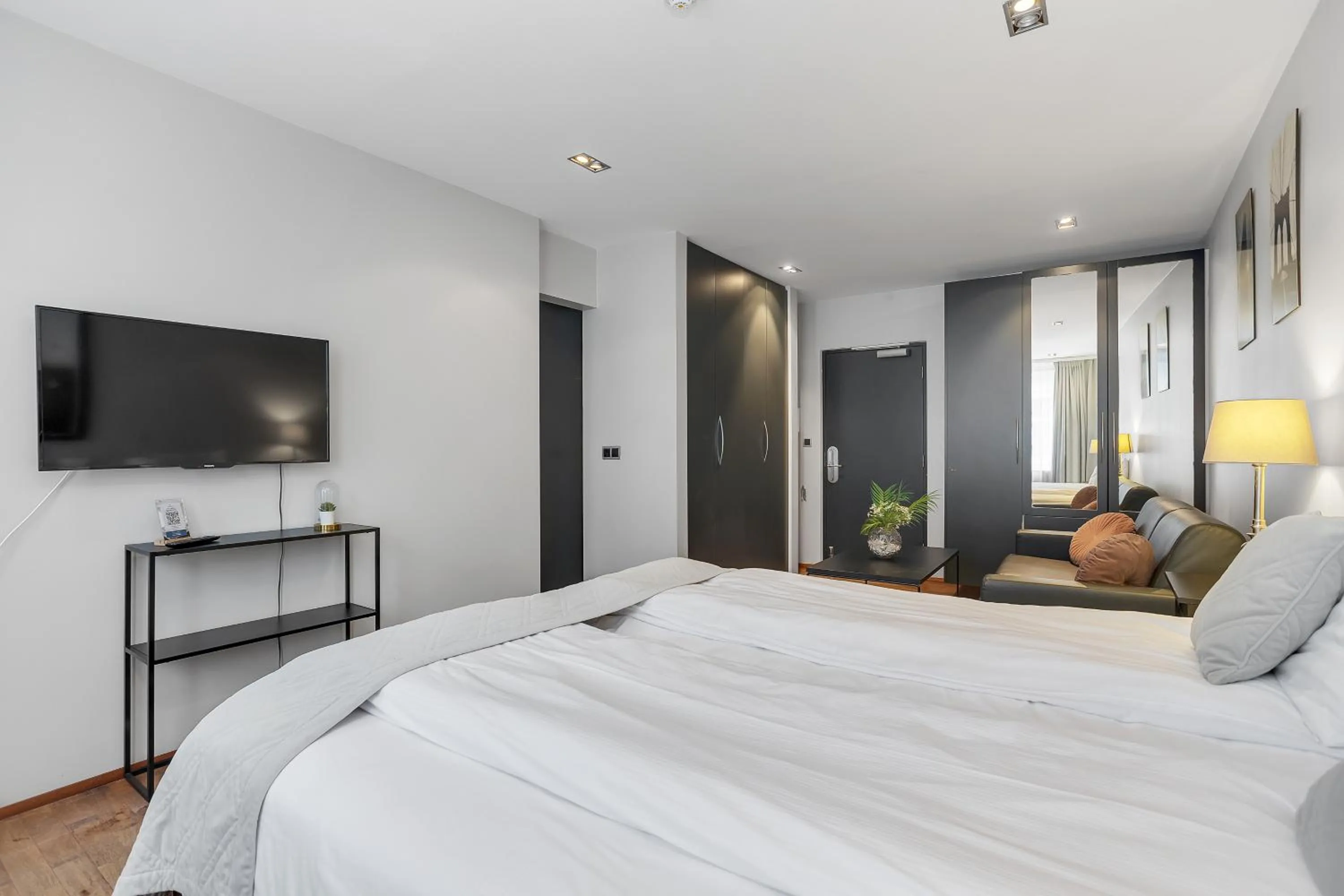 Photo of the whole room, Bed in Midtown Hotel