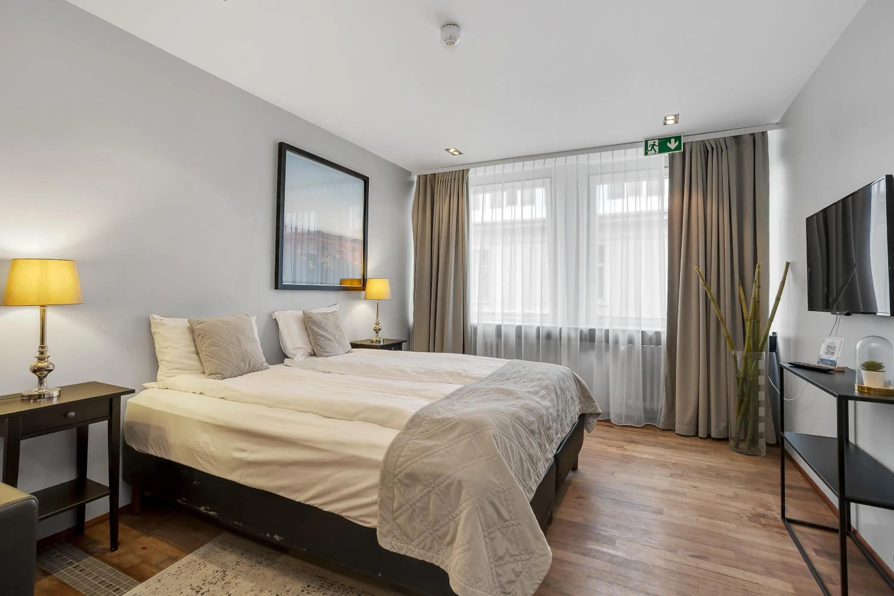 Bed in Midtown Hotel