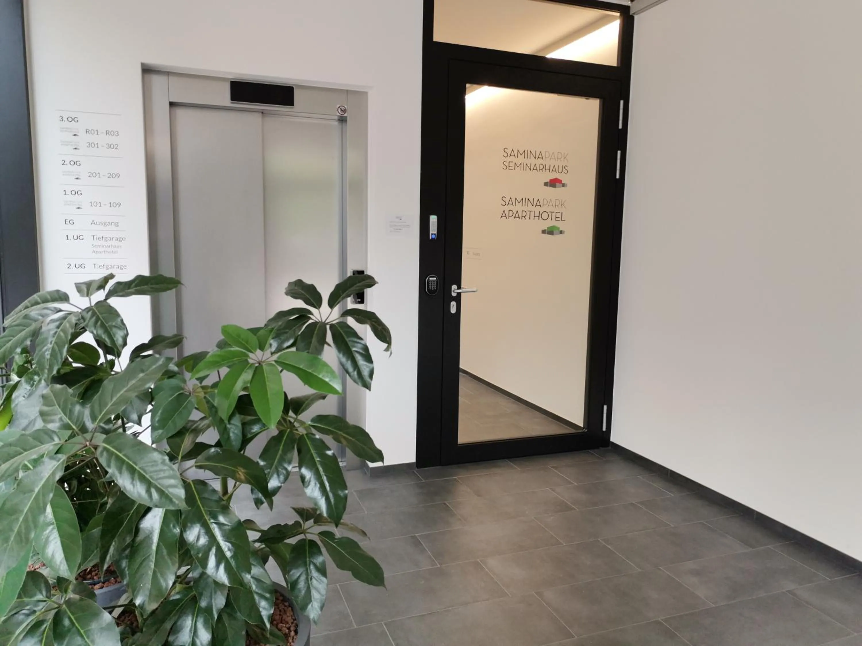 Facade/entrance in Saminapark Aparthotel