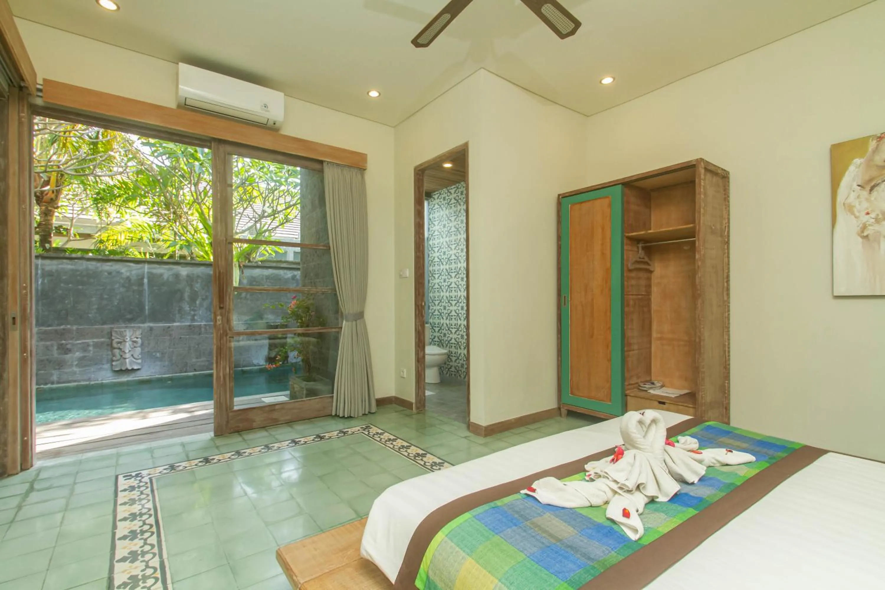 Photo of the whole room, Bed in Sari Dana Villas
