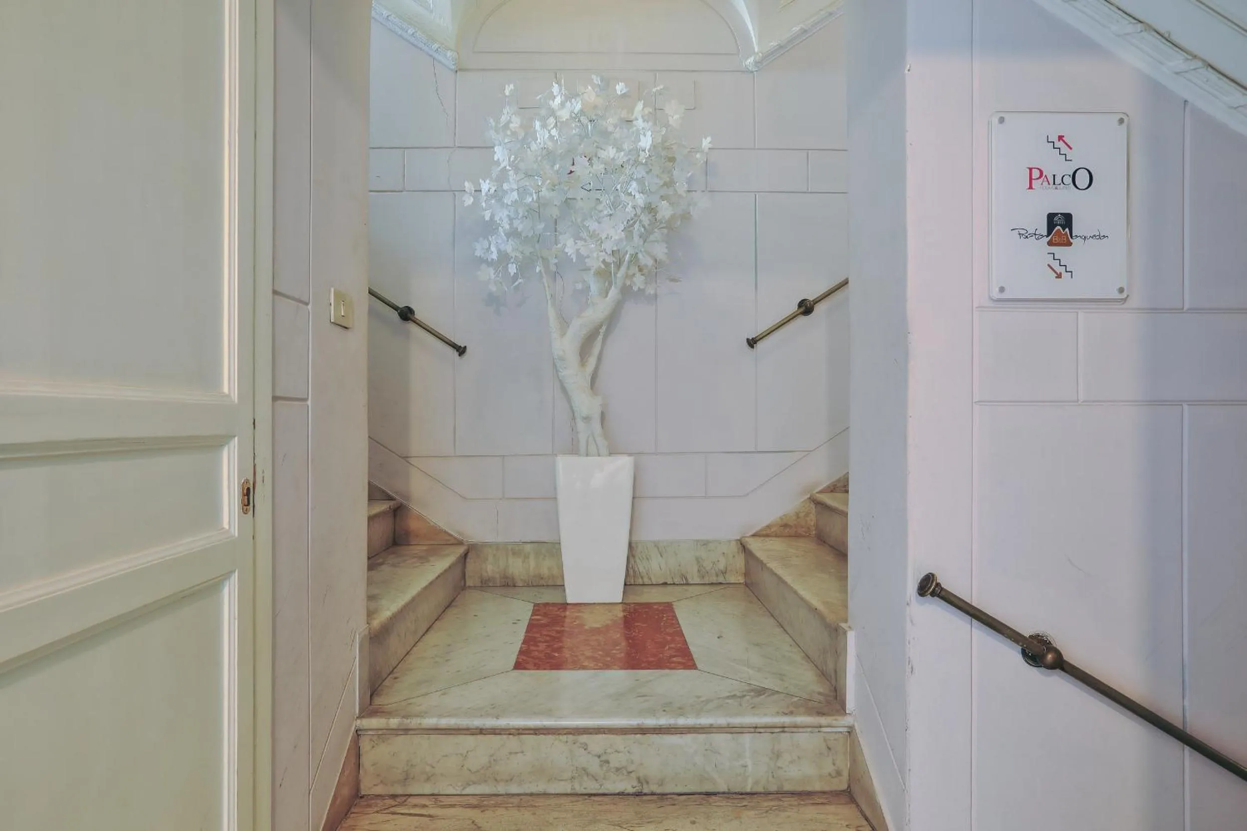 Facade/entrance in Palco Rooms&Suites