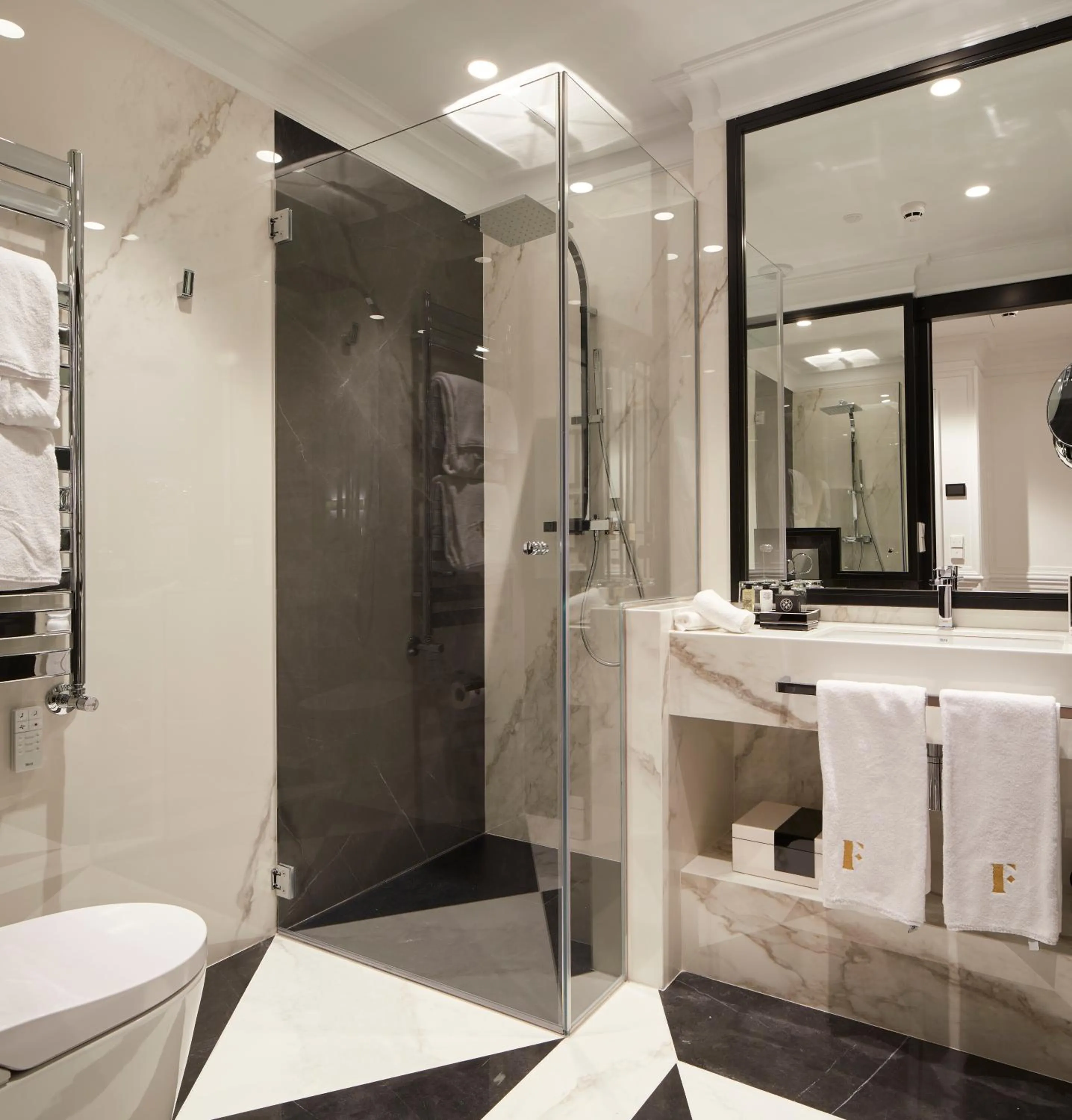 Shower in Hotel Boutique Villa Favorita