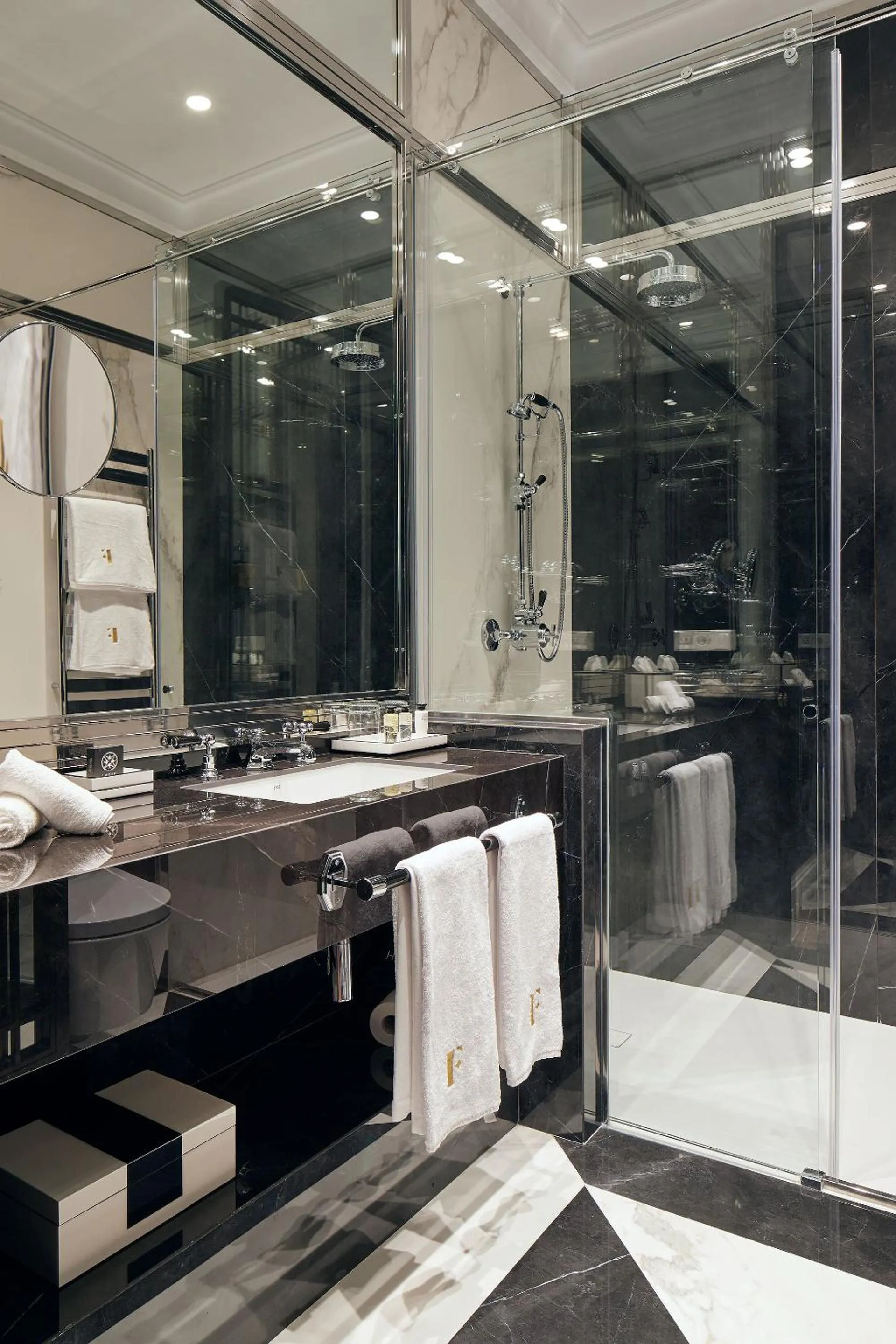 Shower in Hotel Boutique Villa Favorita