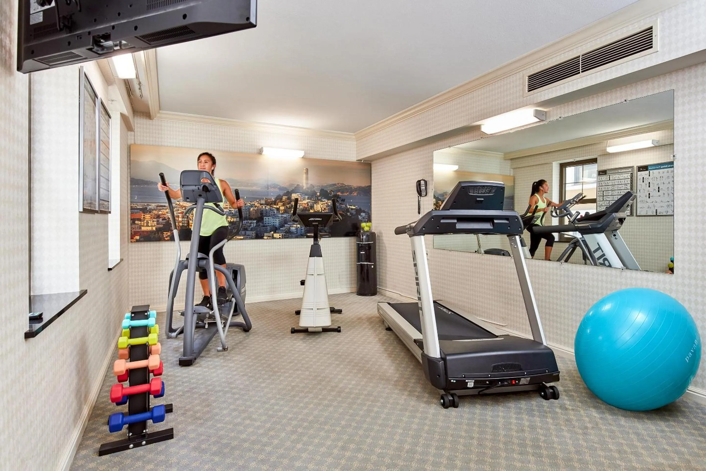 Fitness centre/facilities in Orchard Hotel
